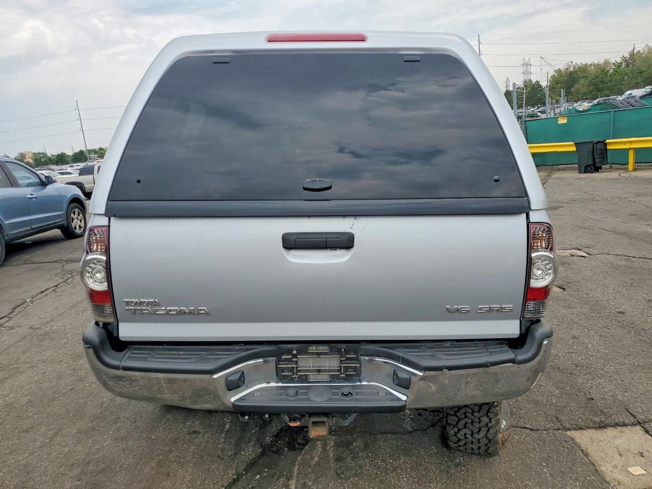 2011 Toyota Tacoma V6 Silver vin: 3TMLU4EN5BM063088