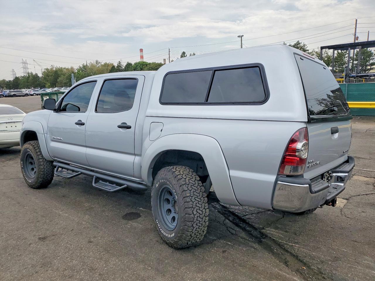 2011 Toyota Tacoma V6 Silver vin: 3TMLU4EN5BM063088