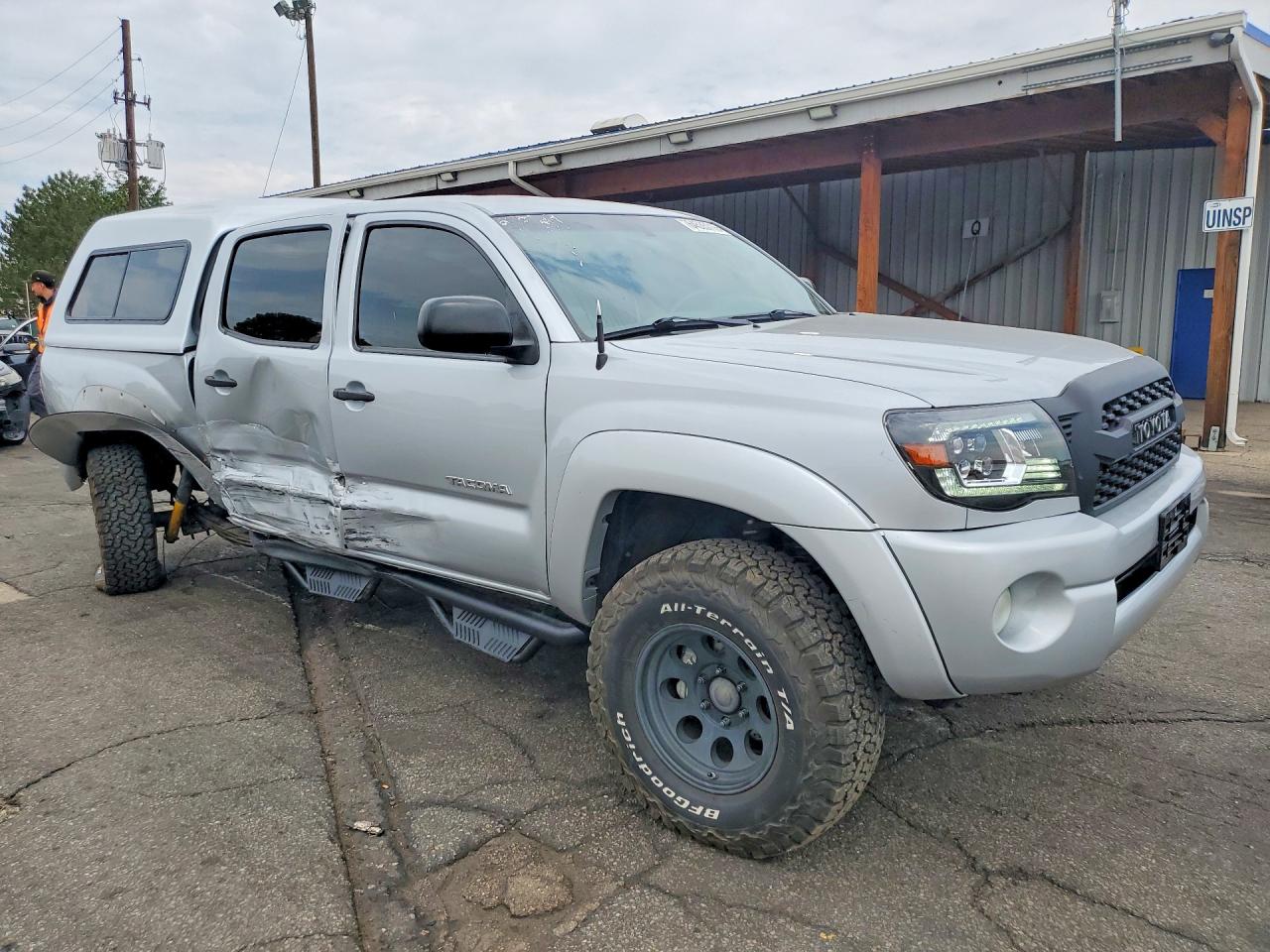 2011 Toyota Tacoma V6 Silver vin: 3TMLU4EN5BM063088