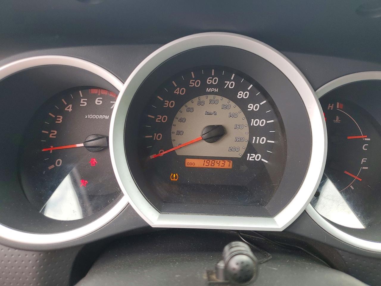 2011 Toyota Tacoma V6 Silver vin: 3TMLU4EN5BM063088