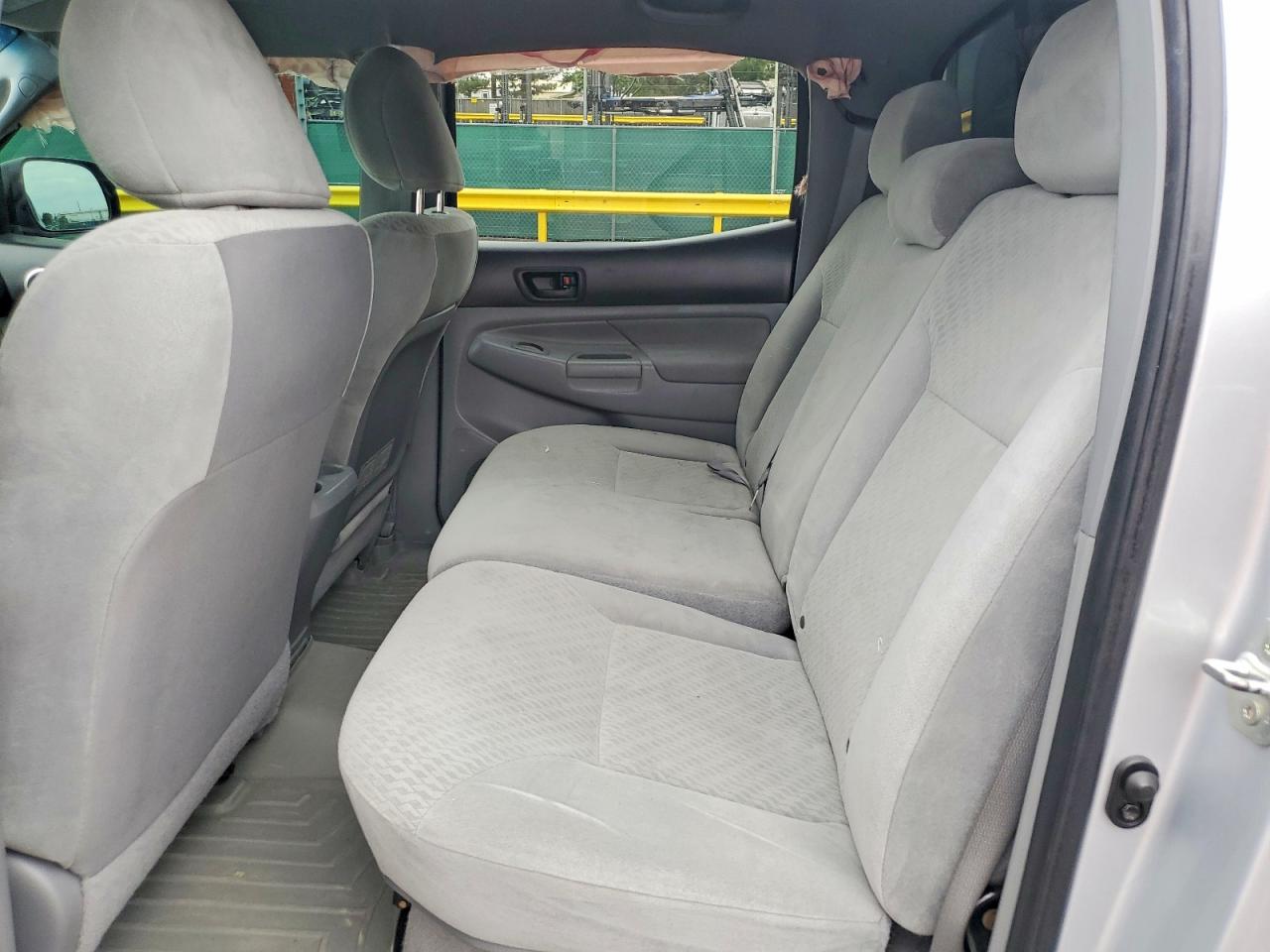 2011 Toyota Tacoma V6 Silver vin: 3TMLU4EN5BM063088