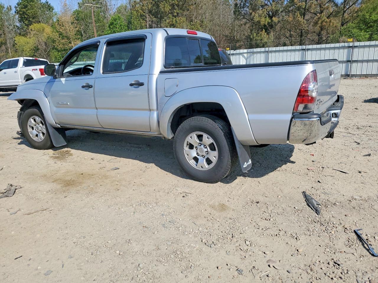 2011 Toyota Tacoma V6 Silver vin: 3TMLU4EN5BM066895