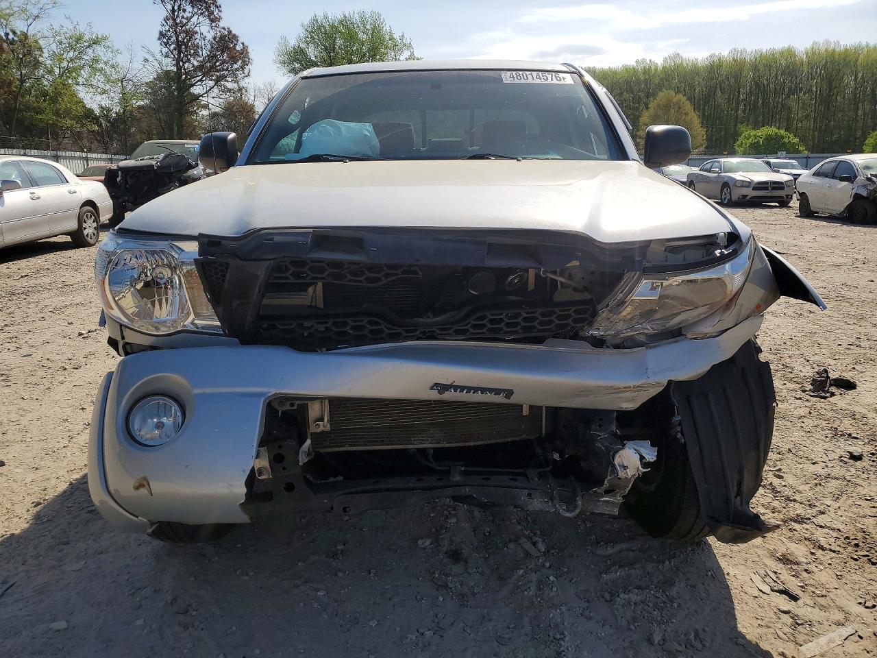 2011 Toyota Tacoma V6 Silver vin: 3TMLU4EN5BM066895