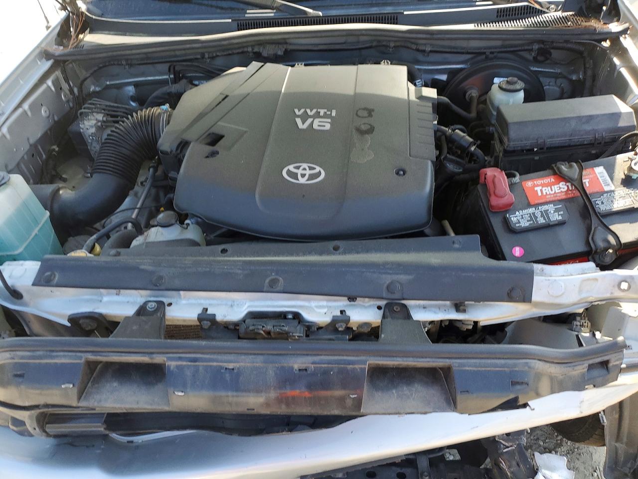 2011 Toyota Tacoma V6 Silver vin: 3TMLU4EN5BM066895