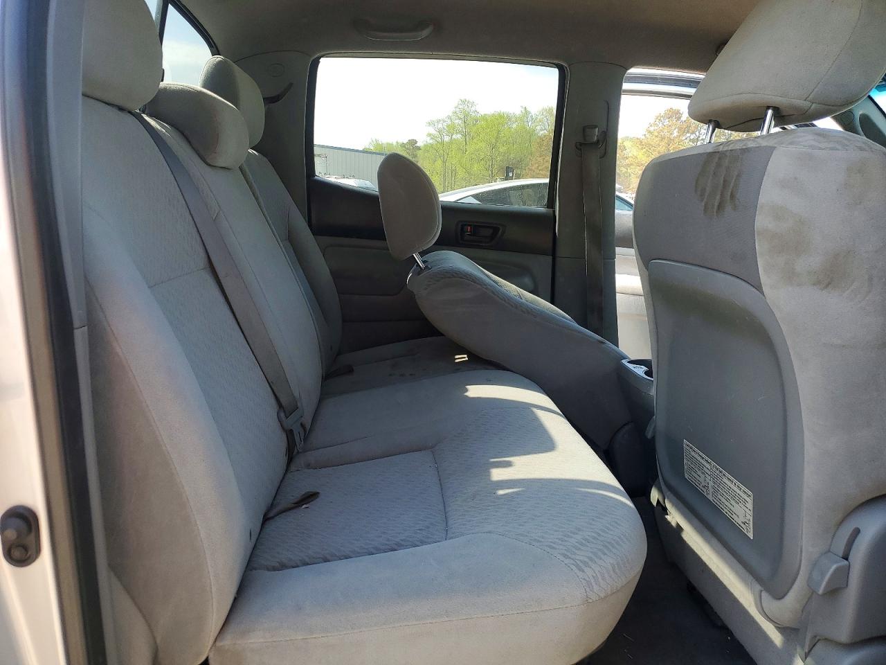2011 Toyota Tacoma V6 Silver vin: 3TMLU4EN5BM066895