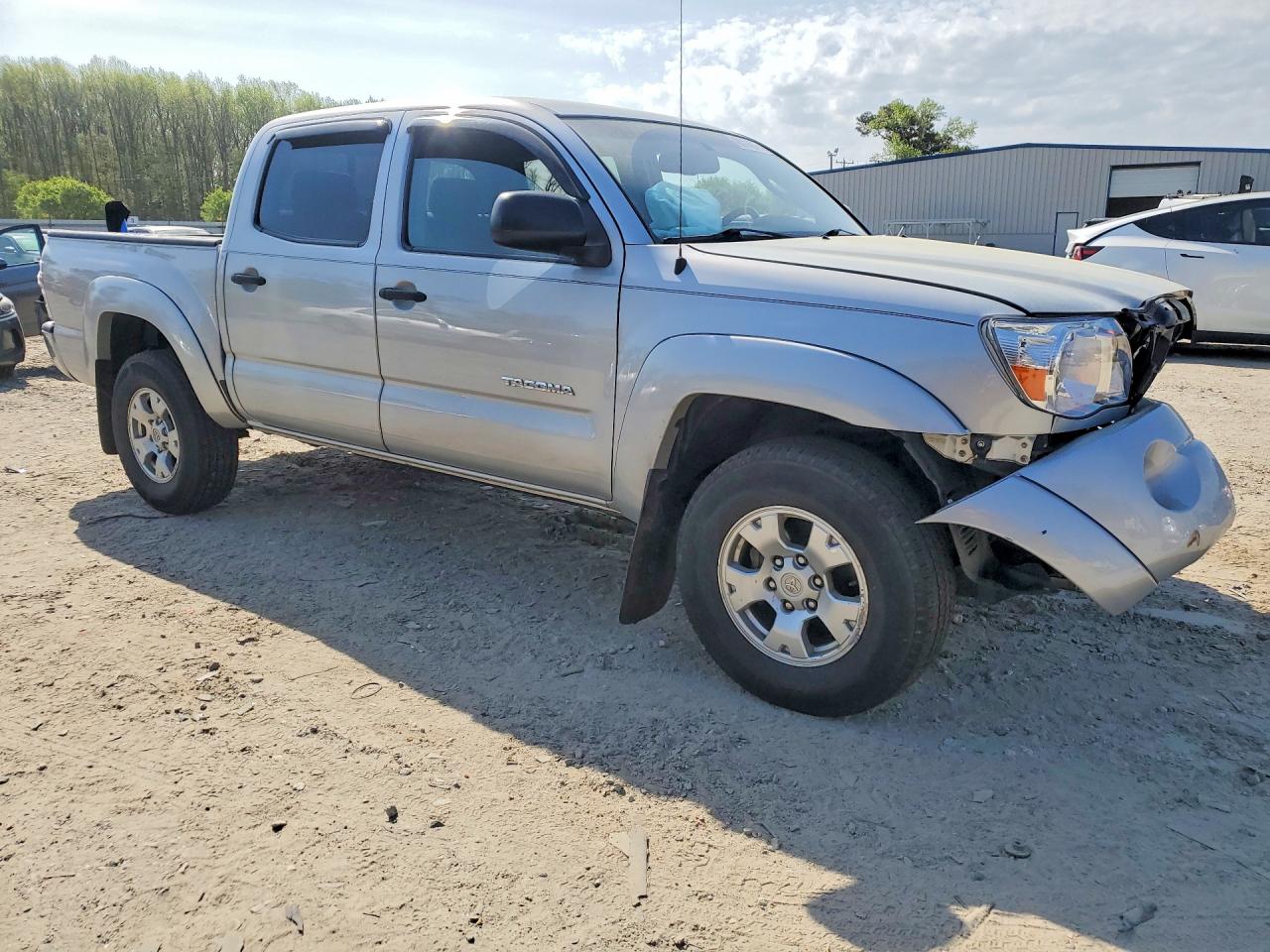 2011 Toyota Tacoma V6 Silver vin: 3TMLU4EN5BM066895
