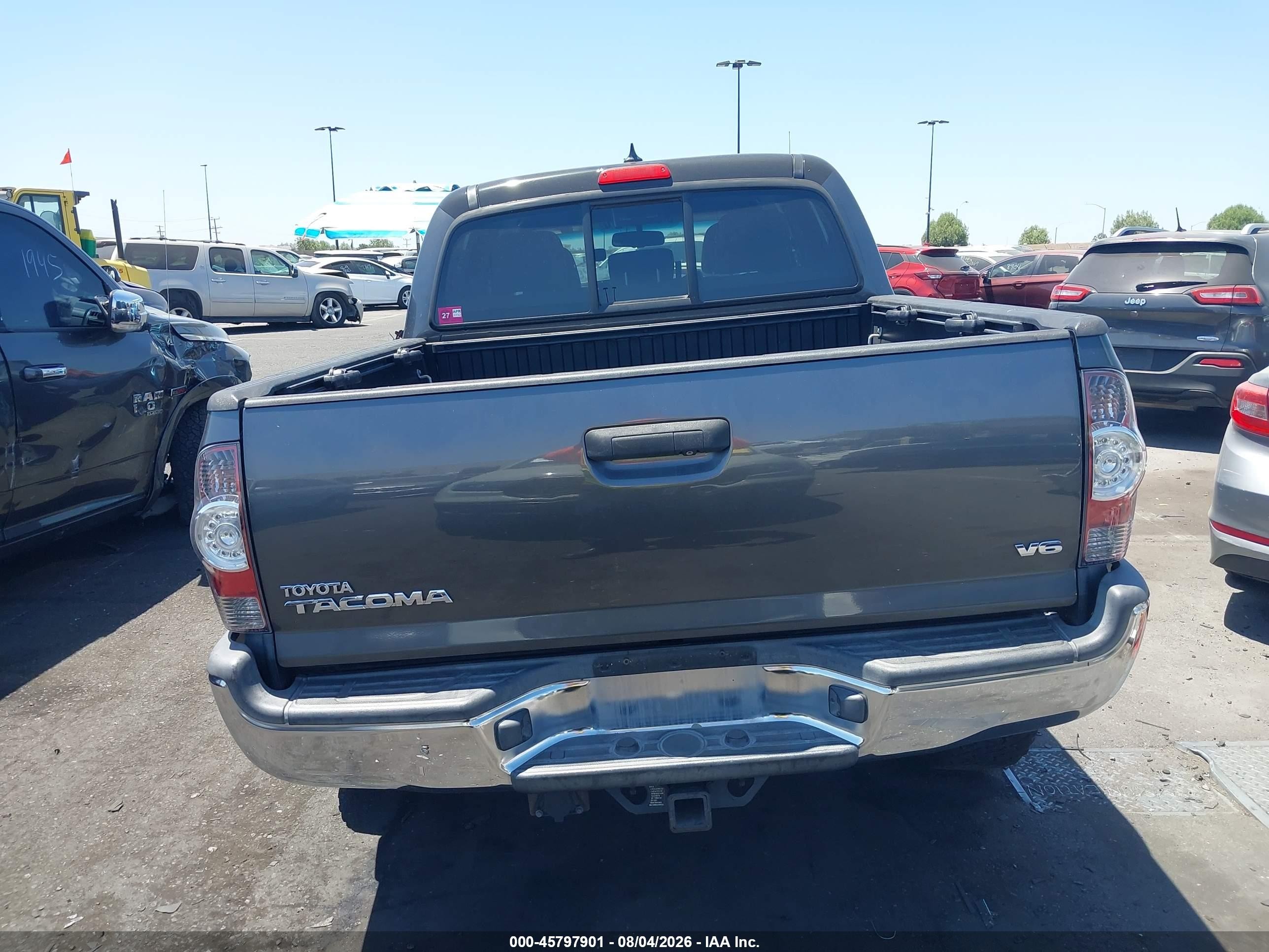2013 Toyota Tacoma Base V6 Gray vin: 3TMLU4EN5DM109540