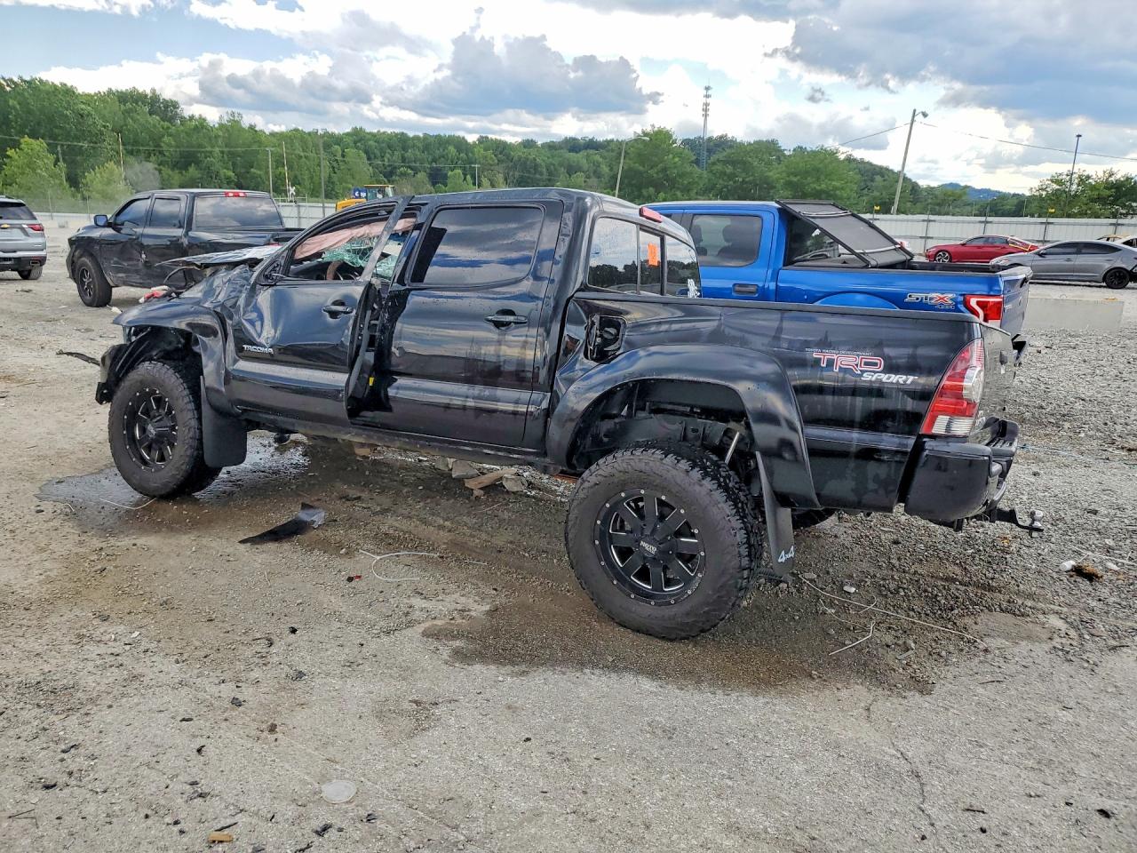 2013 Toyota Tacoma Double Cab Black vin: 3TMLU4EN5DM131697