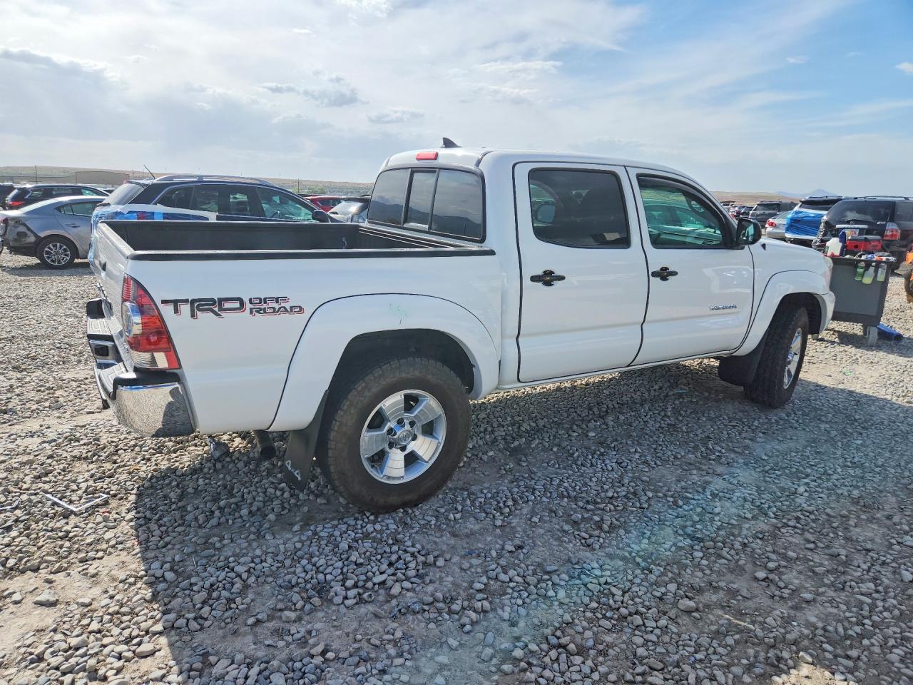 2014 Toyota Tacoma Double Cab White vin: 3TMLU4EN5EM158013