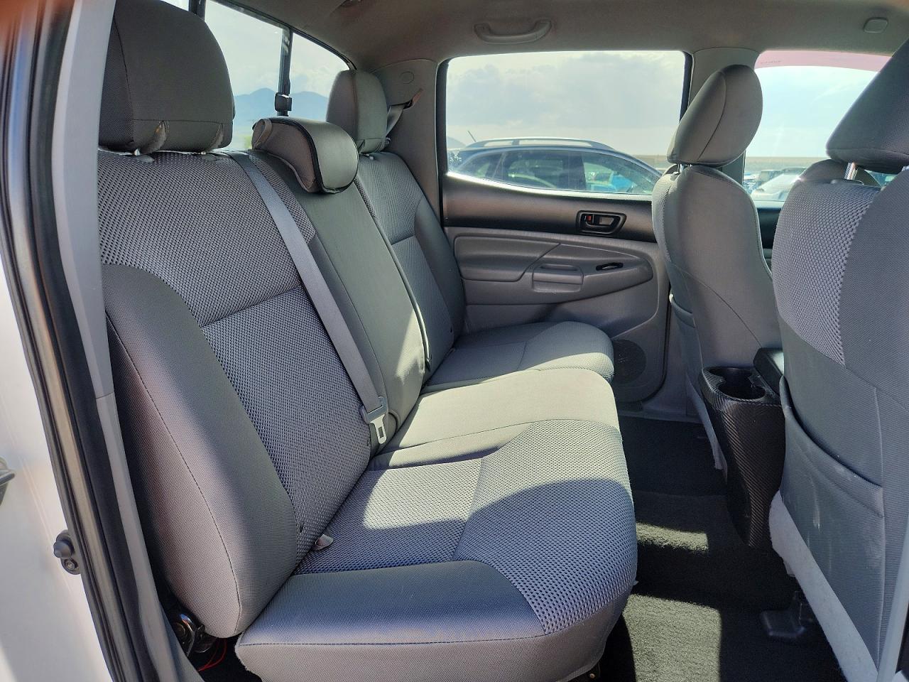 2014 Toyota Tacoma Double Cab White vin: 3TMLU4EN5EM158013