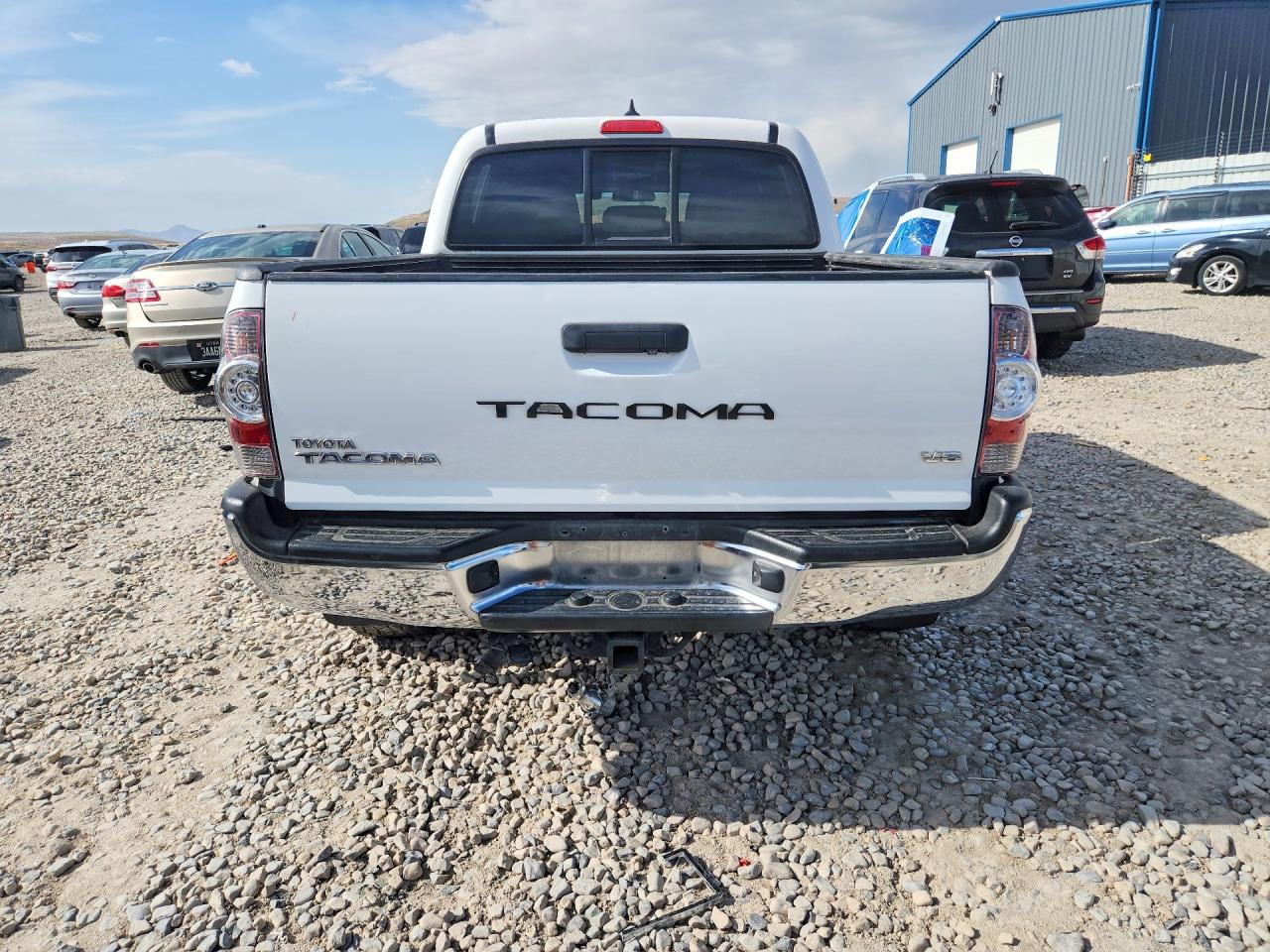 2014 Toyota Tacoma Double Cab White vin: 3TMLU4EN5EM158013