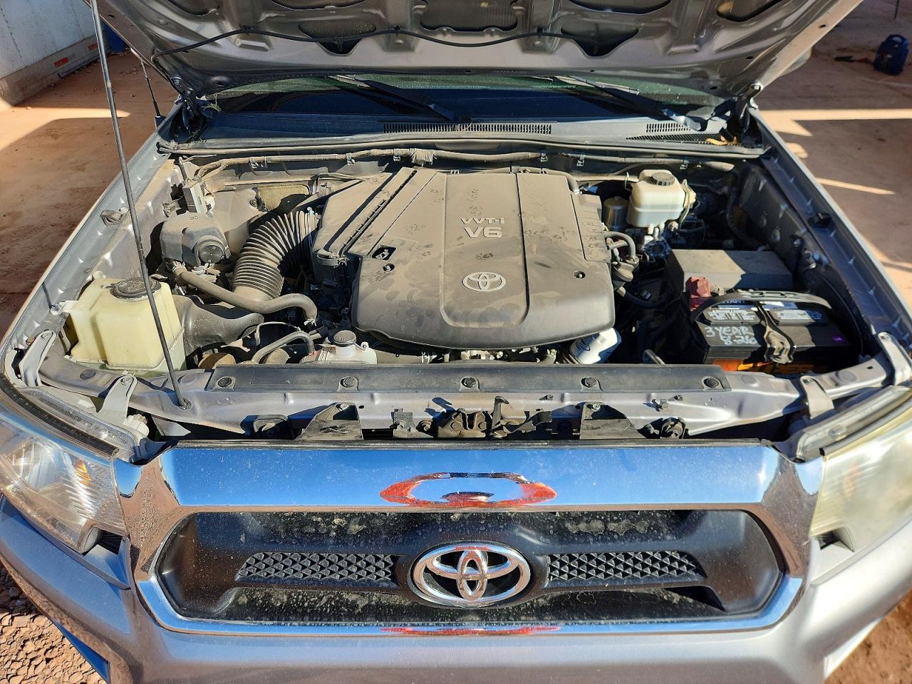 2014 Toyota Tacoma V6 Silver vin: 3TMLU4EN5EM159369