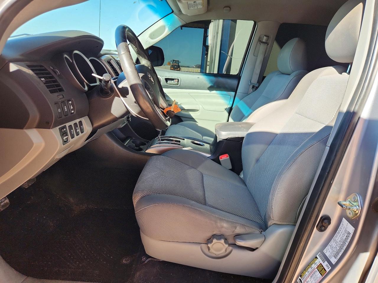 2014 Toyota Tacoma V6 Silver vin: 3TMLU4EN5EM159369