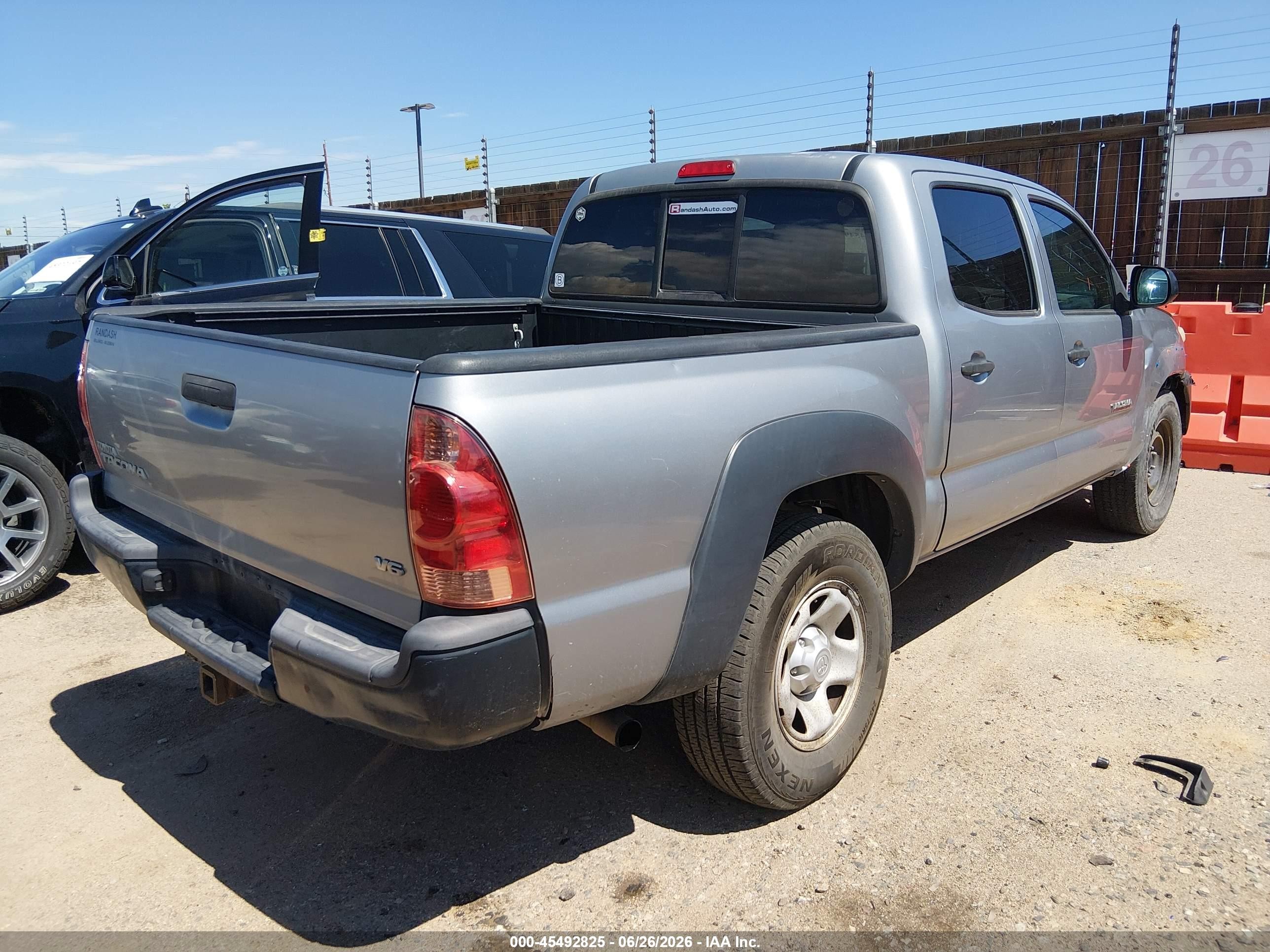 2015 Toyota Tacoma Base V6 Silver vin: 3TMLU4EN5FM164623
