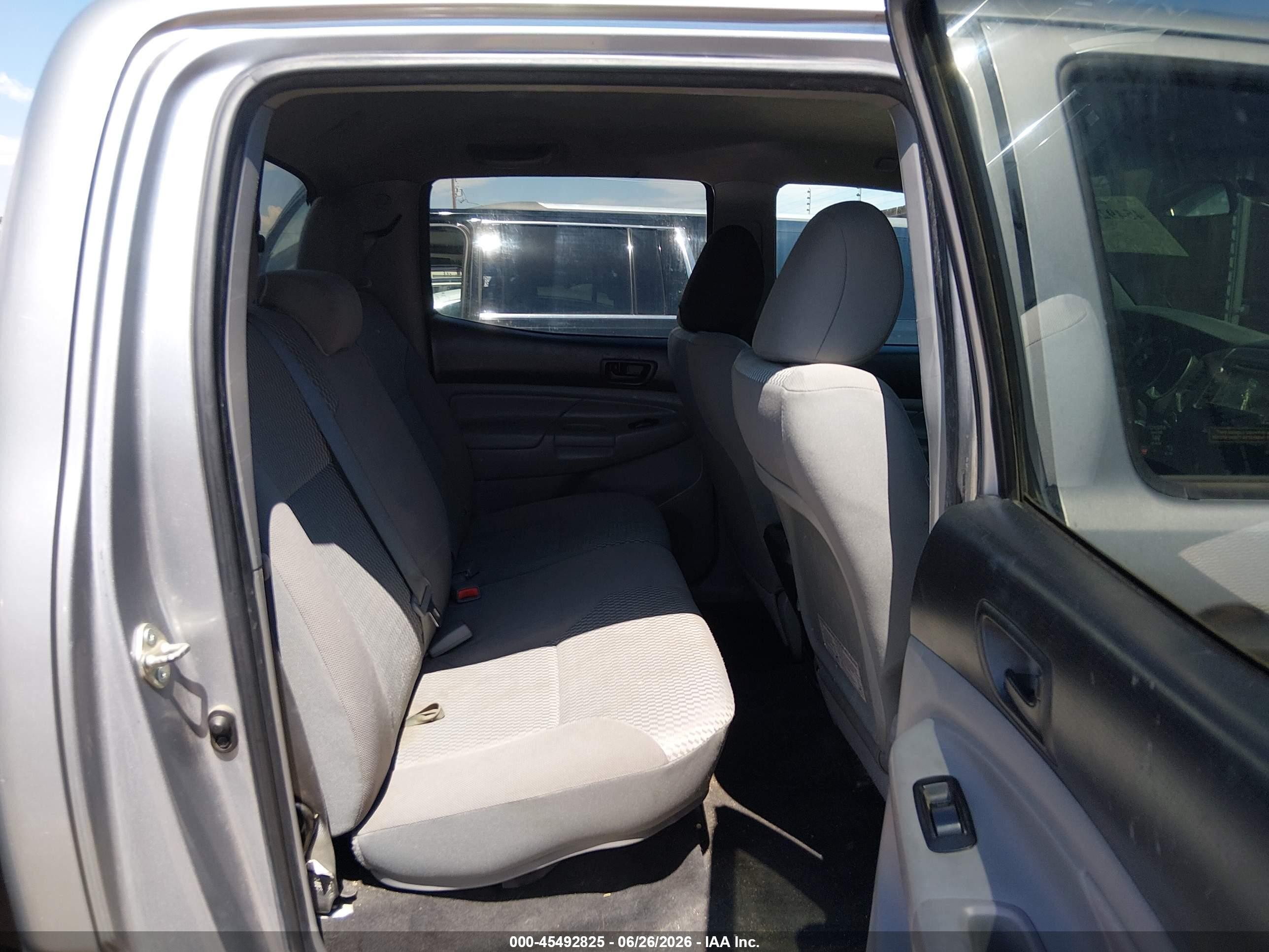 2015 Toyota Tacoma Base V6 Silver vin: 3TMLU4EN5FM164623