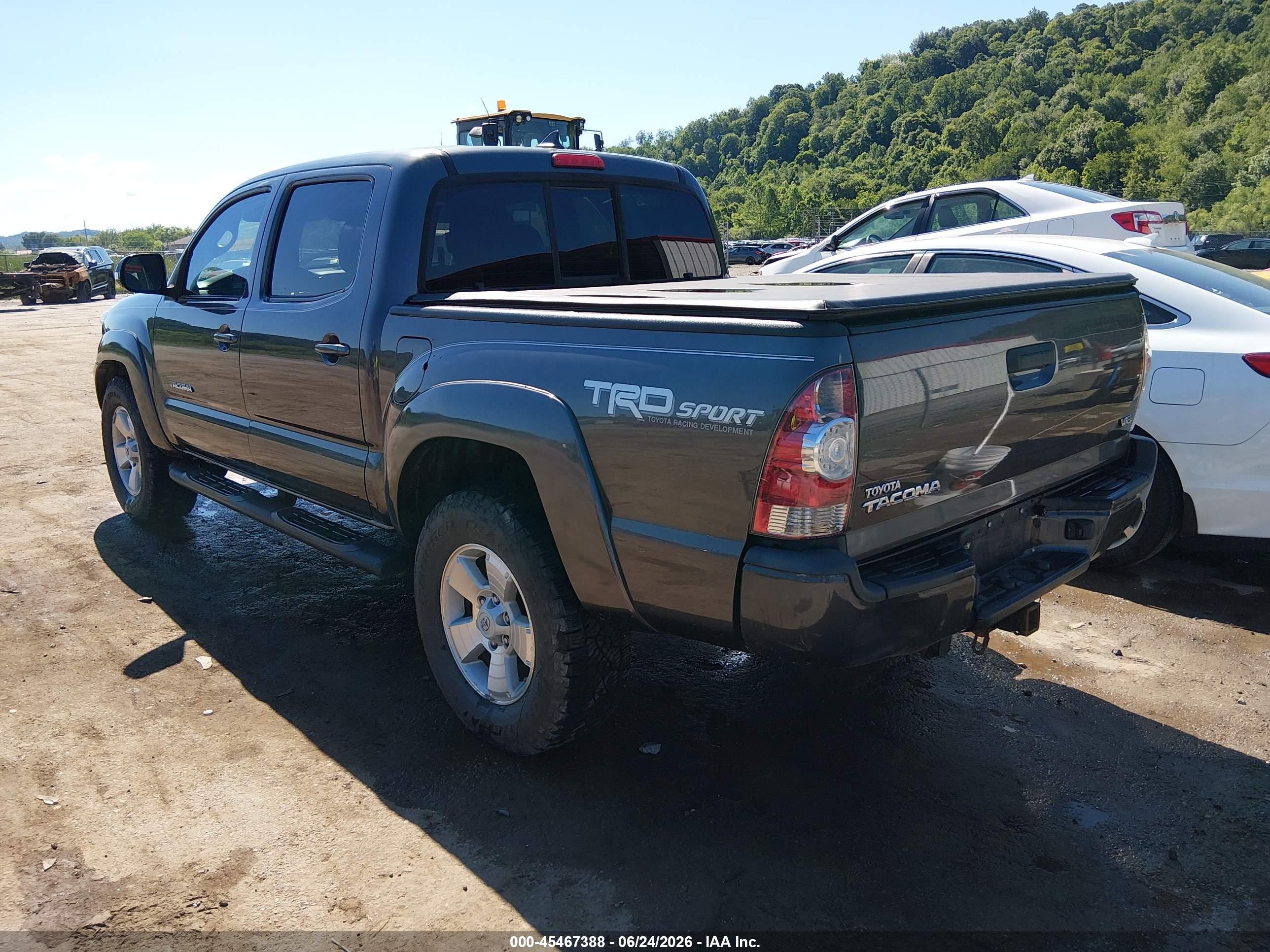 2015 Toyota Tacoma Base V6 Gray vin: 3TMLU4EN5FM166226