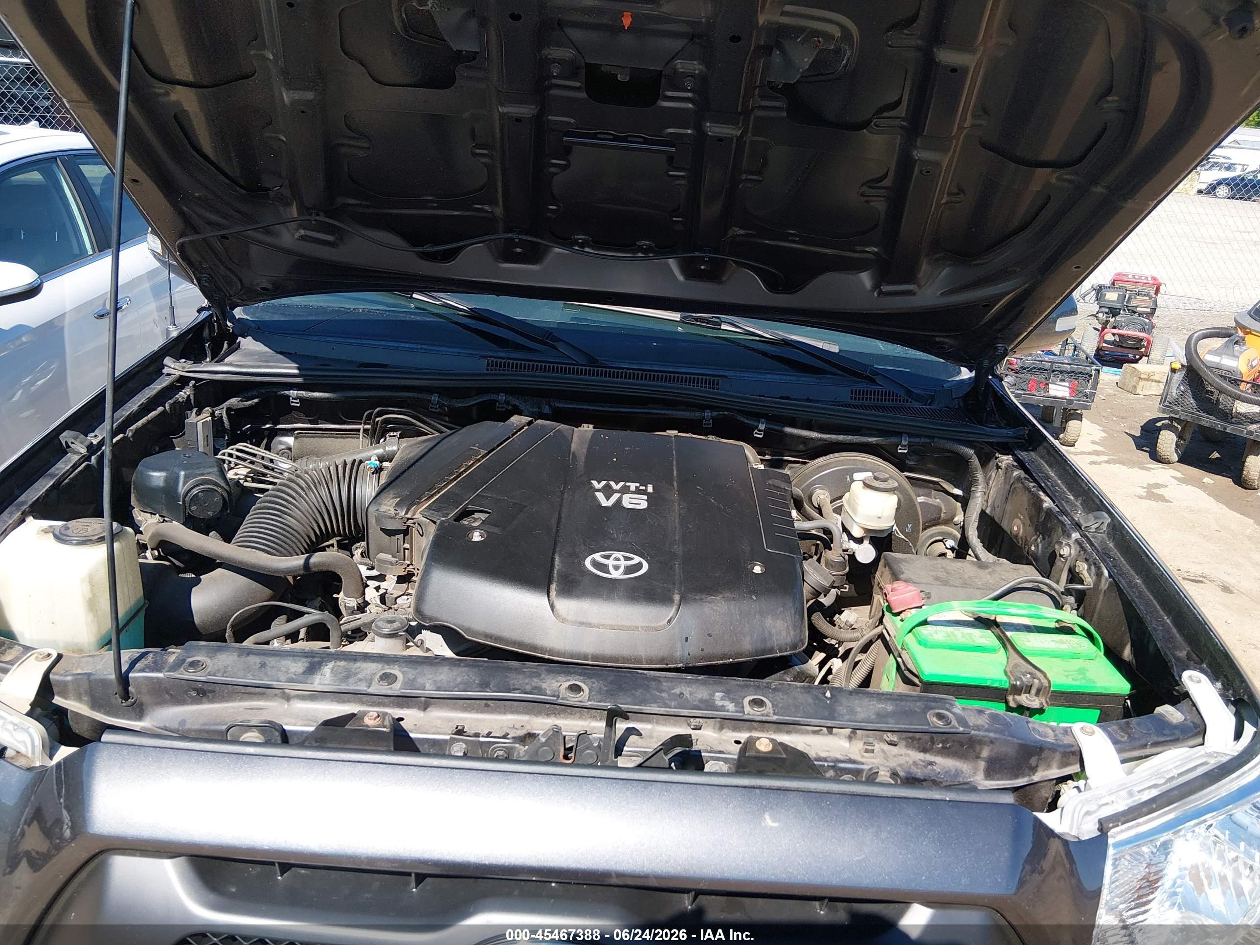 2015 Toyota Tacoma Base V6 Gray vin: 3TMLU4EN5FM166226