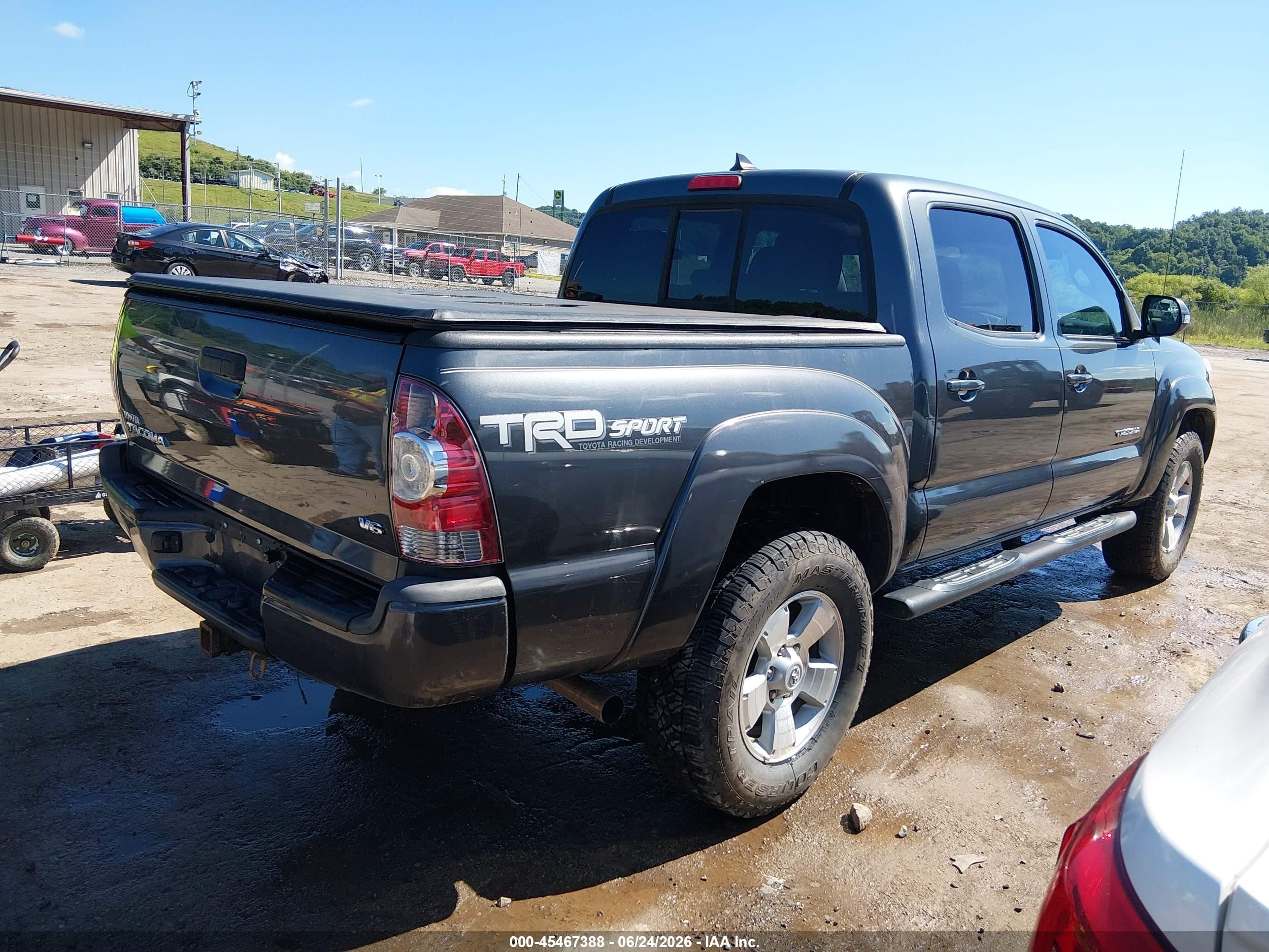 2015 Toyota Tacoma Base V6 Gray vin: 3TMLU4EN5FM166226