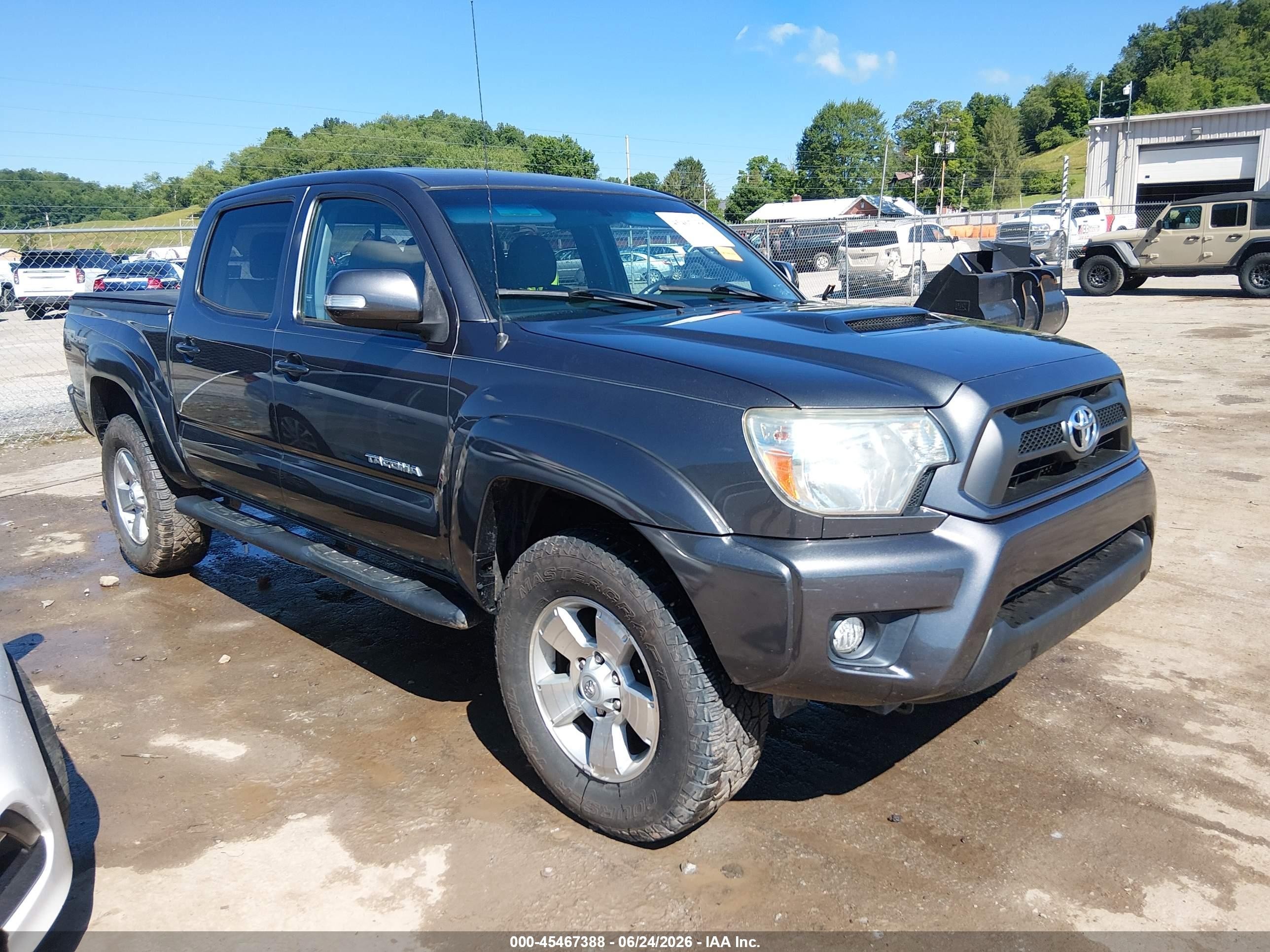 2015 Toyota Tacoma Base V6 Gray vin: 3TMLU4EN5FM166226