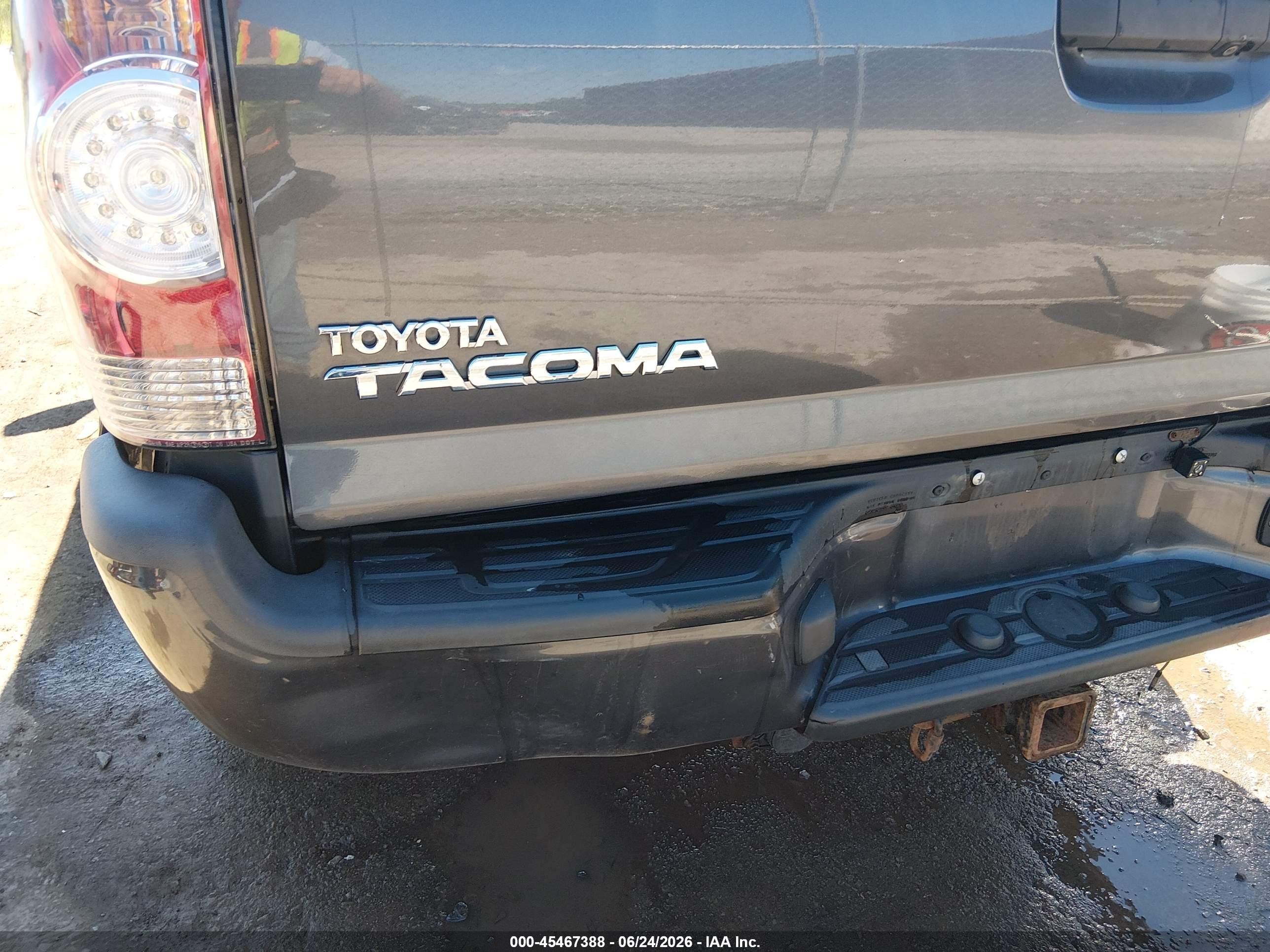 2015 Toyota Tacoma Base V6 Gray vin: 3TMLU4EN5FM166226