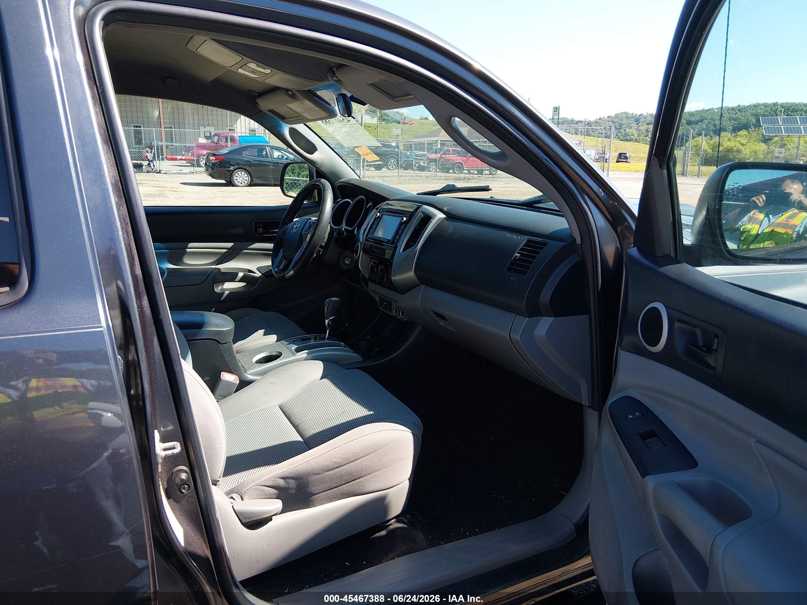 2015 Toyota Tacoma Base V6 Gray vin: 3TMLU4EN5FM166226