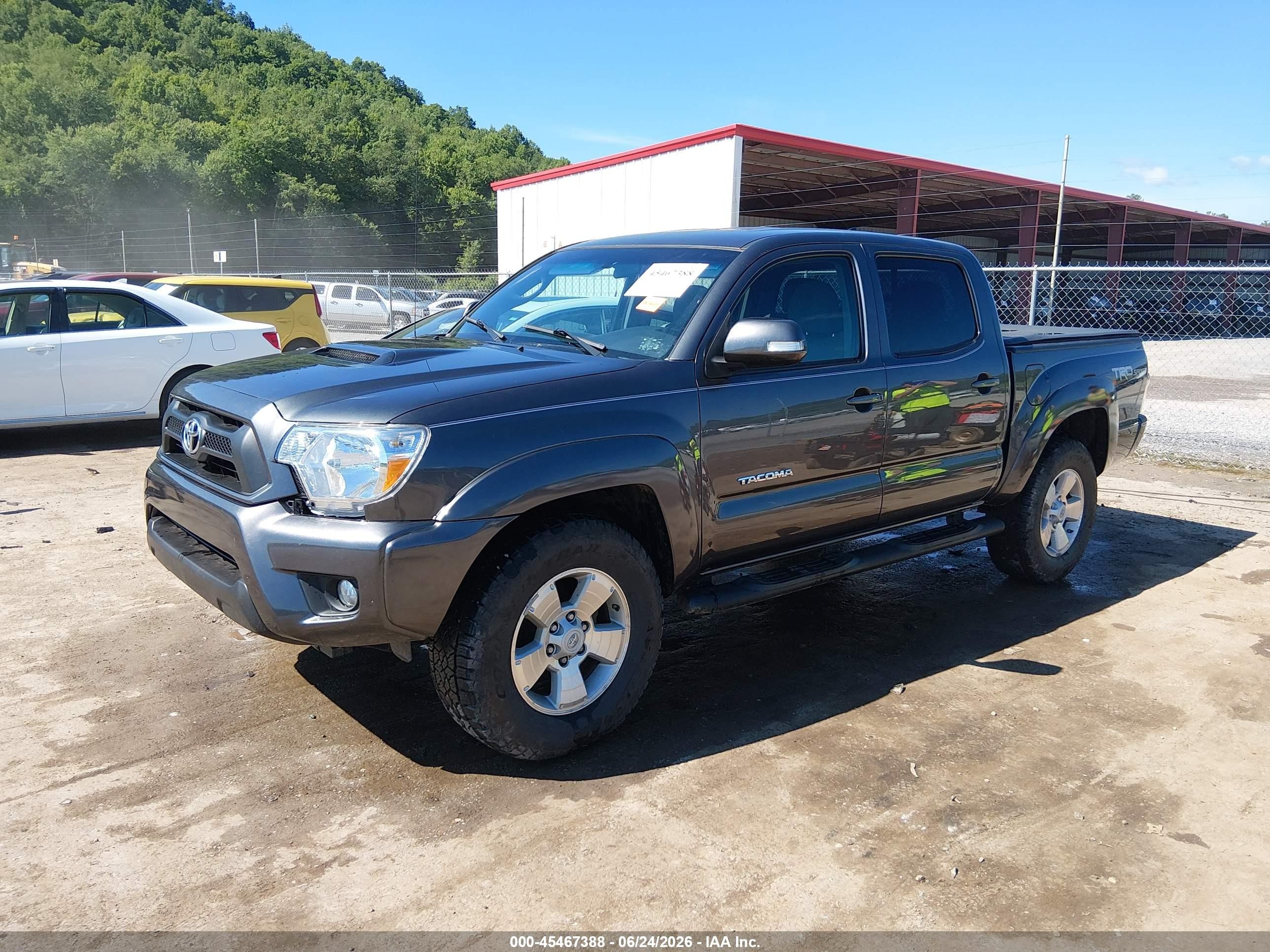 2015 Toyota Tacoma Base V6 Gray vin: 3TMLU4EN5FM166226