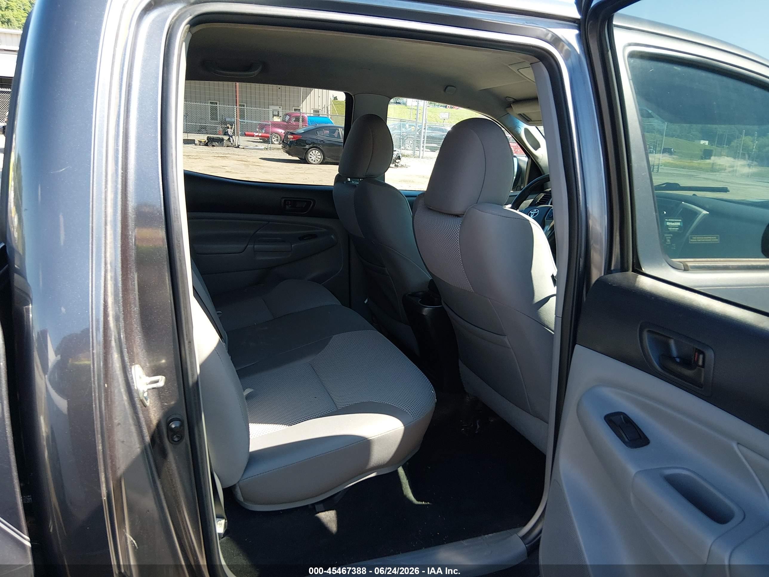 2015 Toyota Tacoma Base V6 Gray vin: 3TMLU4EN5FM166226