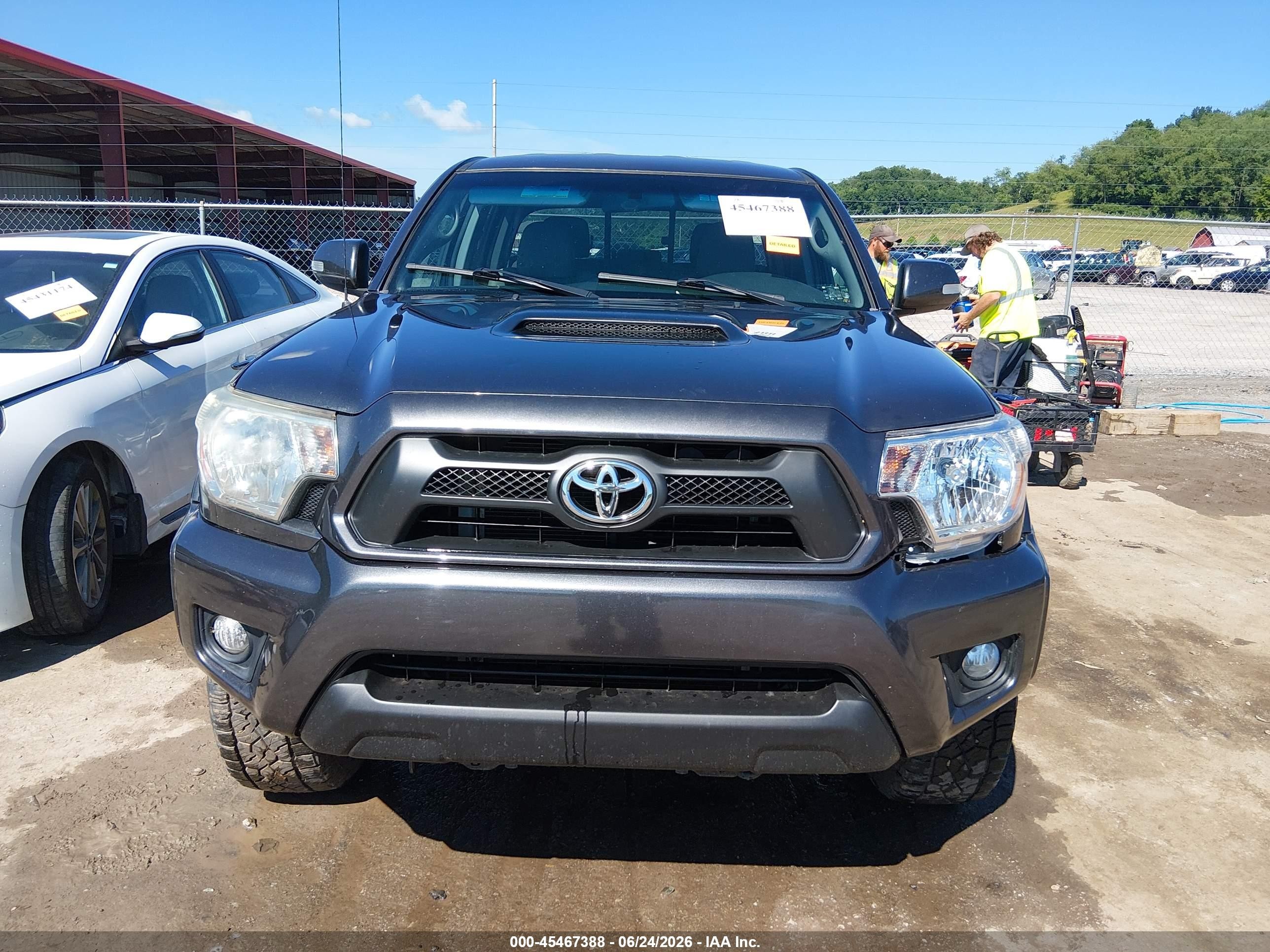2015 Toyota Tacoma Base V6 Gray vin: 3TMLU4EN5FM166226