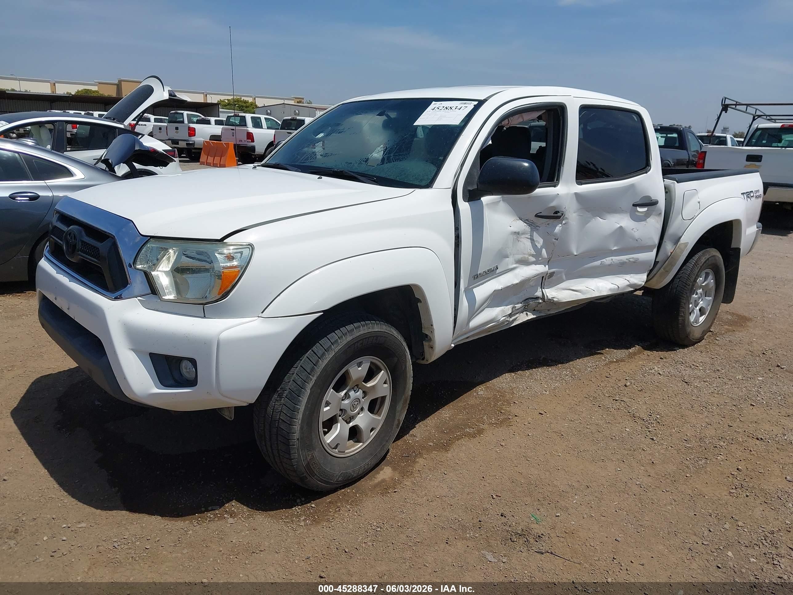 2015 Toyota Tacoma Base V6 White vin: 3TMLU4EN5FM175637