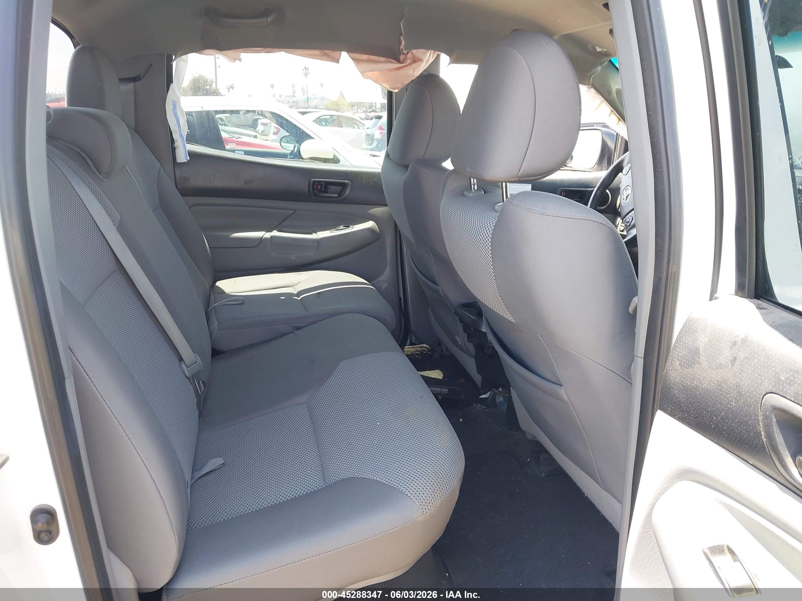 2015 Toyota Tacoma Base V6 White vin: 3TMLU4EN5FM175637