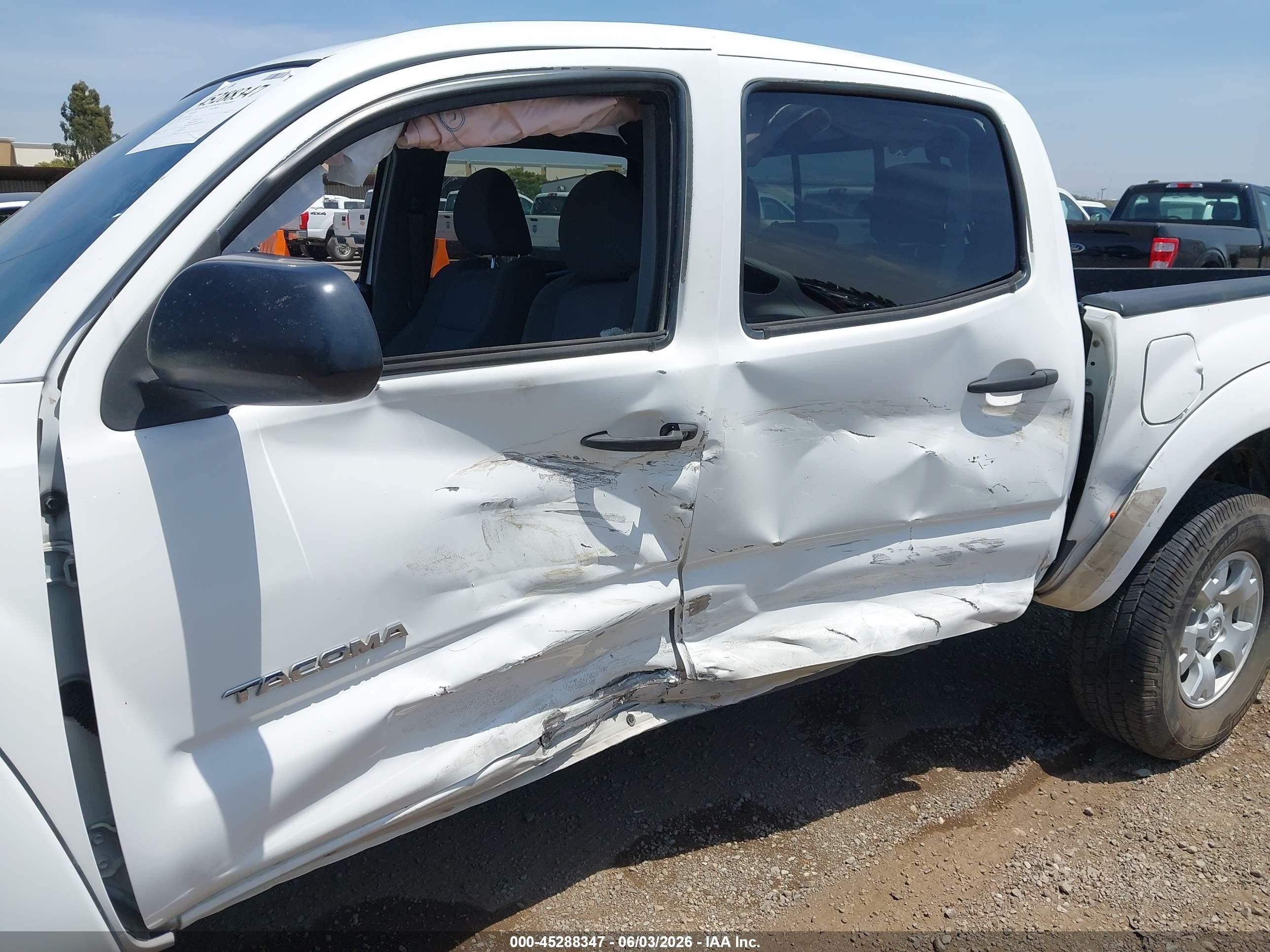 2015 Toyota Tacoma Base V6 White vin: 3TMLU4EN5FM175637