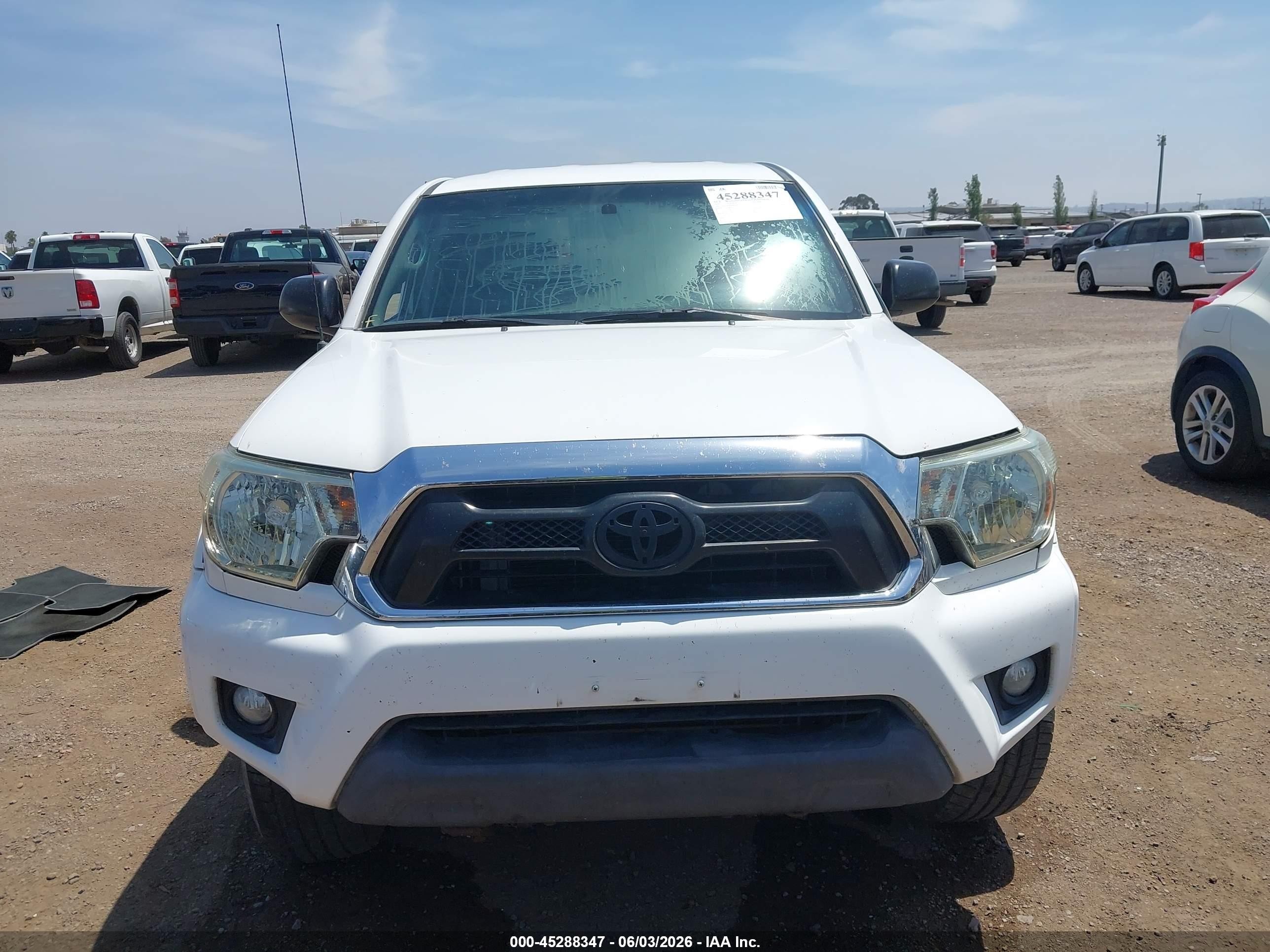 2015 Toyota Tacoma Base V6 White vin: 3TMLU4EN5FM175637