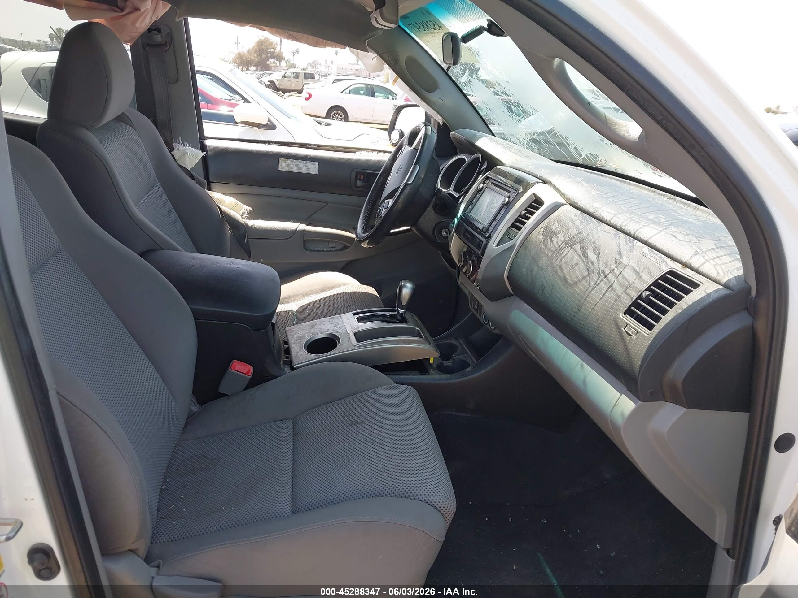 2015 Toyota Tacoma Base V6 White vin: 3TMLU4EN5FM175637