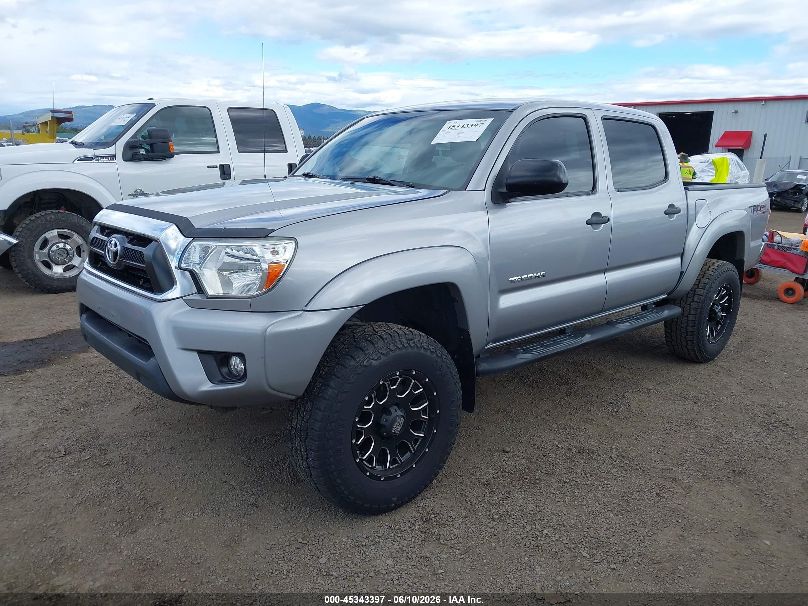 2015 Toyota Tacoma Base V6 Silver vin: 3TMLU4EN5FM184371