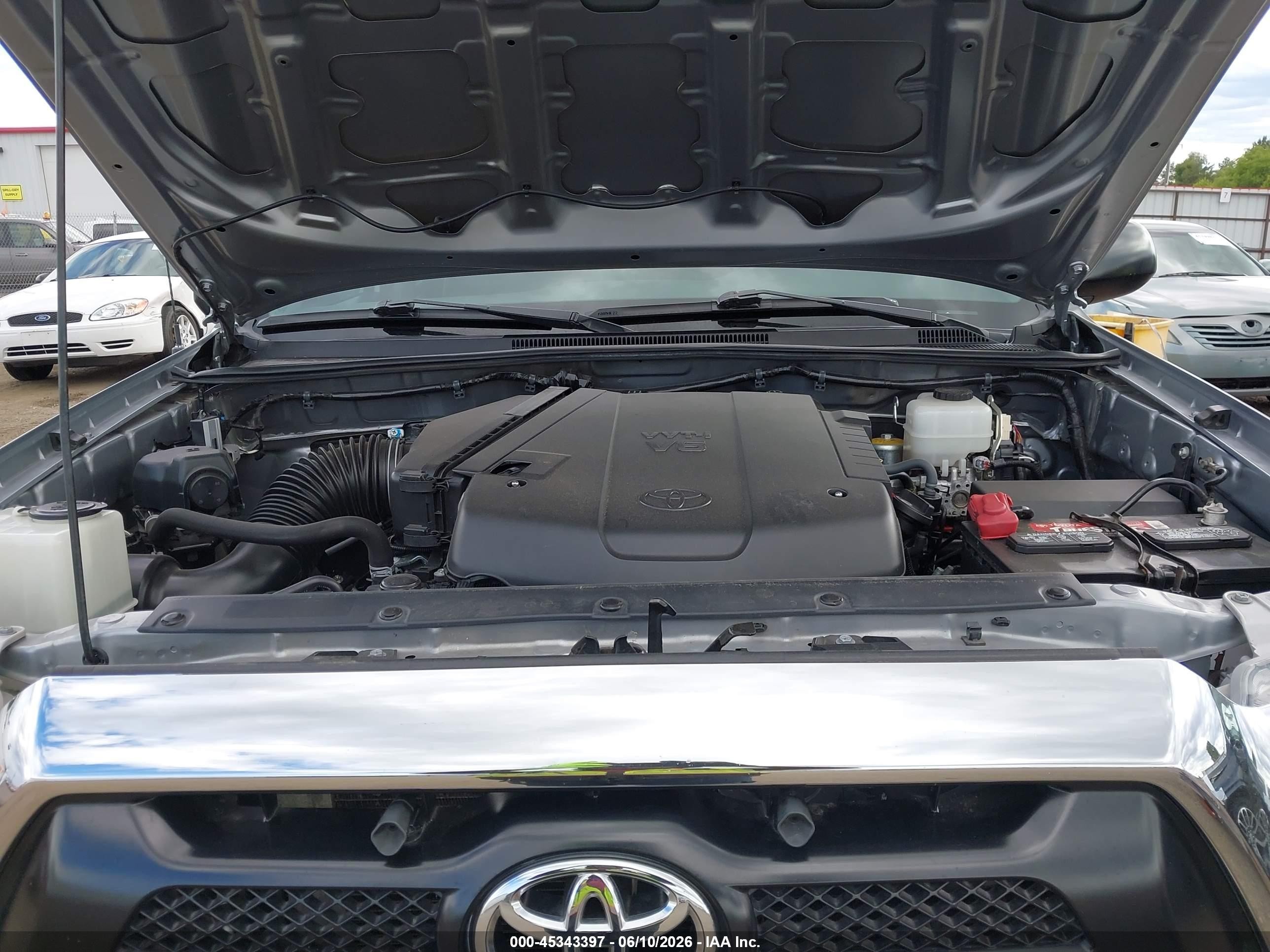 2015 Toyota Tacoma Base V6 Silver vin: 3TMLU4EN5FM184371