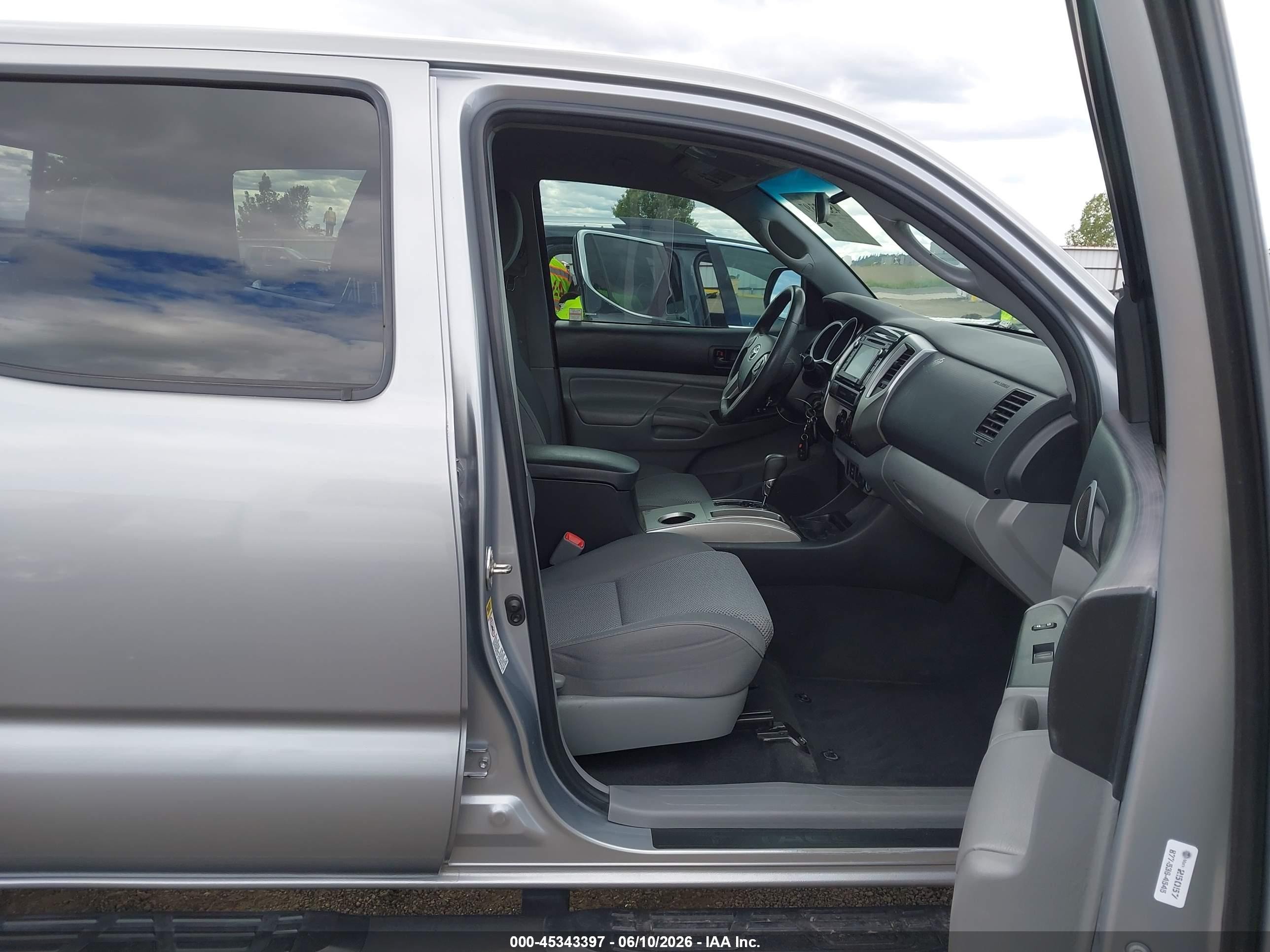 2015 Toyota Tacoma Base V6 Silver vin: 3TMLU4EN5FM184371