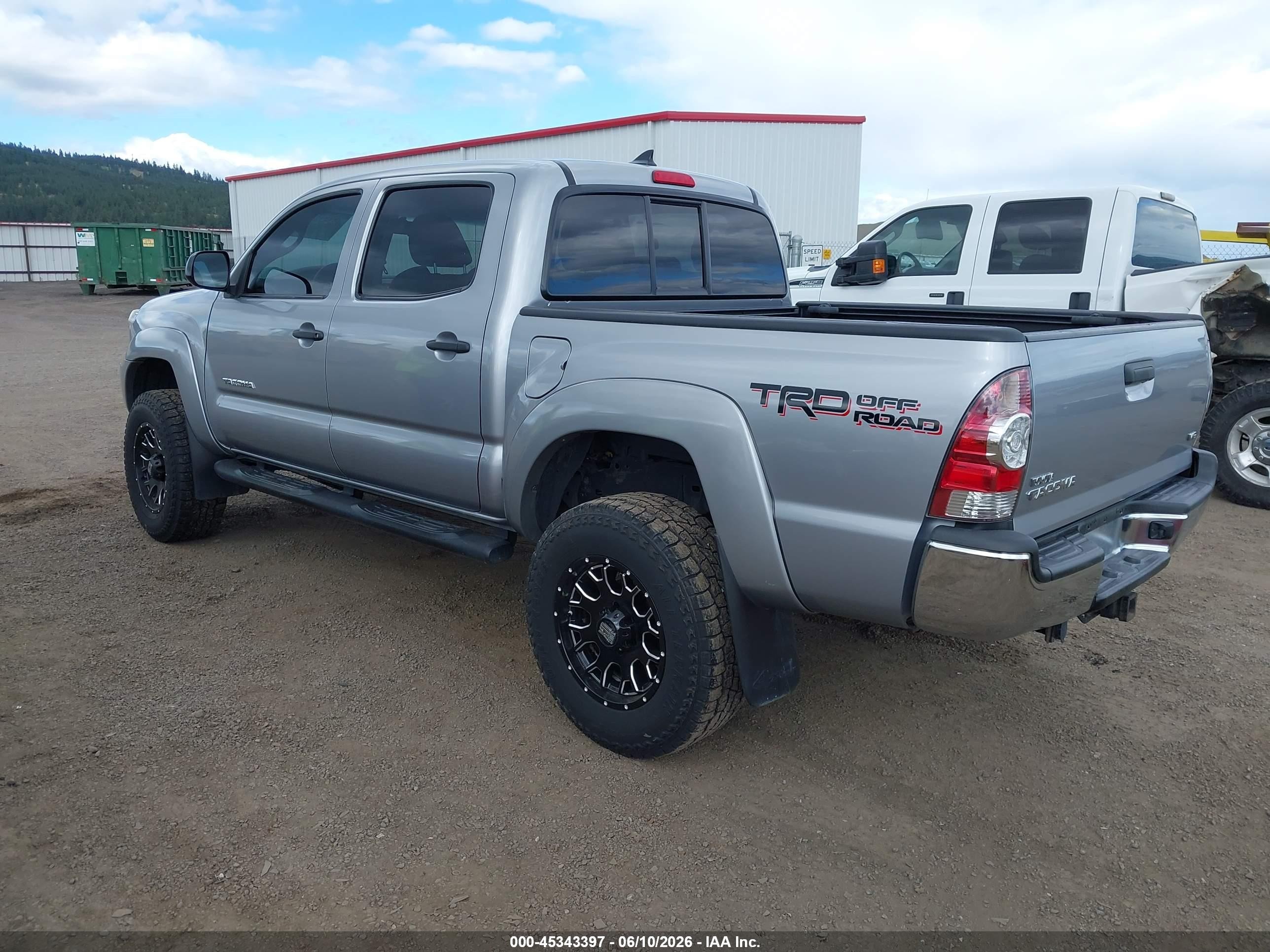 2015 Toyota Tacoma Base V6 Silver vin: 3TMLU4EN5FM184371