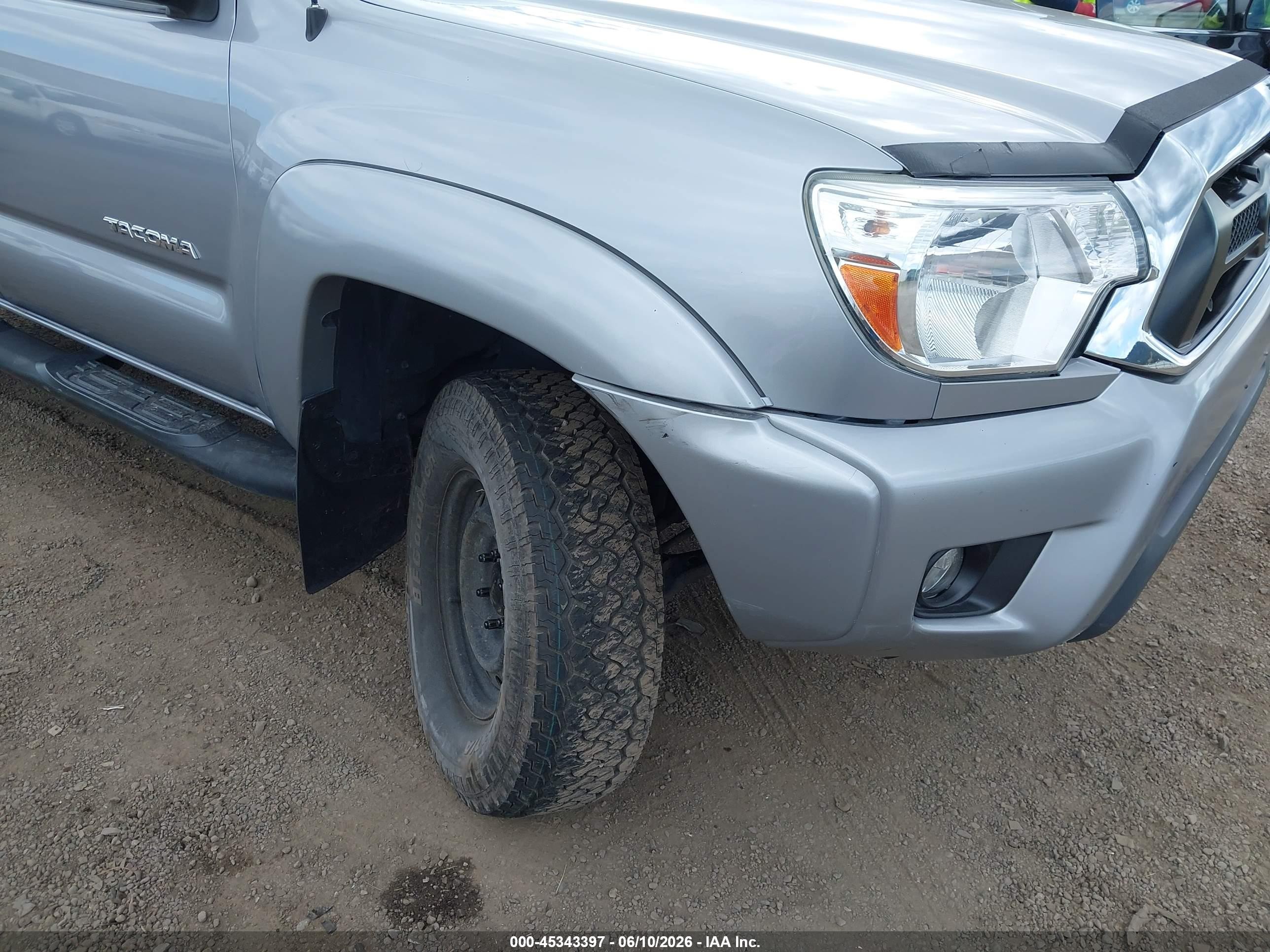 2015 Toyota Tacoma Base V6 Silver vin: 3TMLU4EN5FM184371