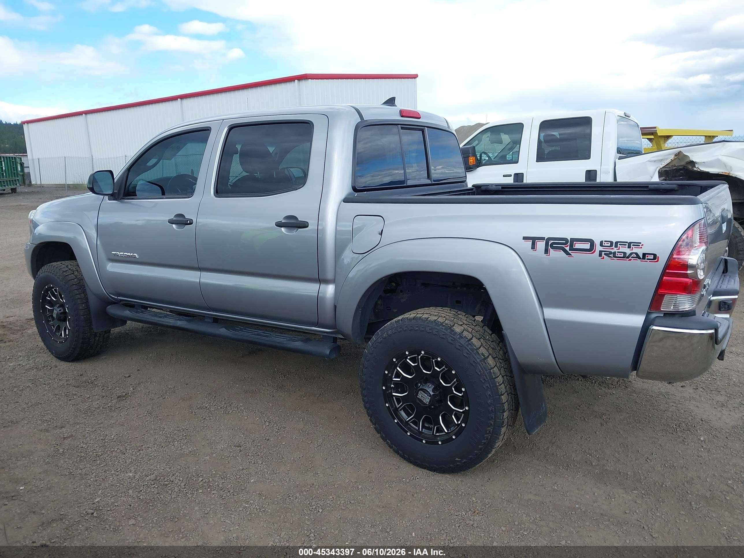 2015 Toyota Tacoma Base V6 Silver vin: 3TMLU4EN5FM184371
