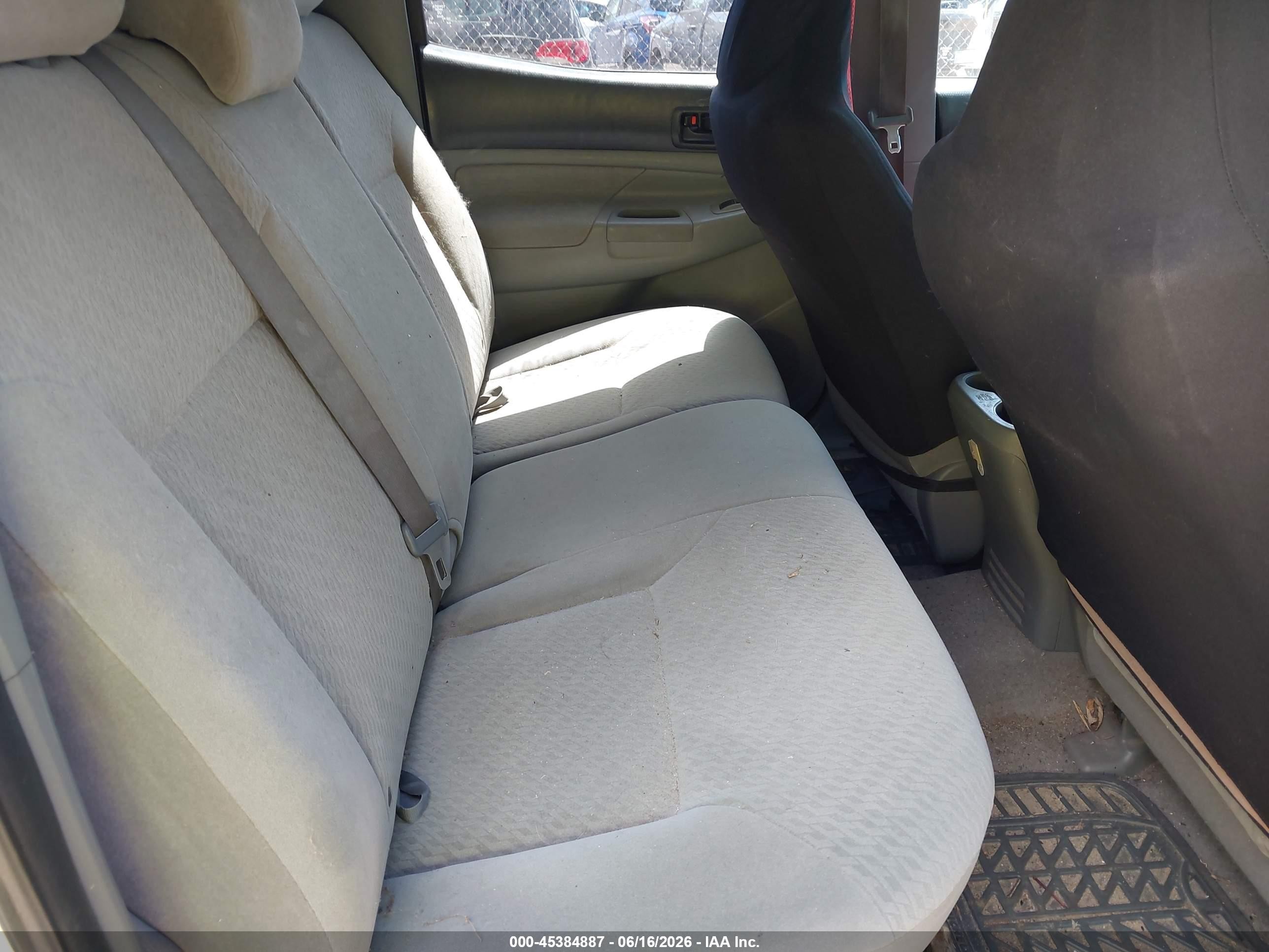 2010 Toyota Tacoma Base V6 White vin: 3TMLU4EN6AM042524