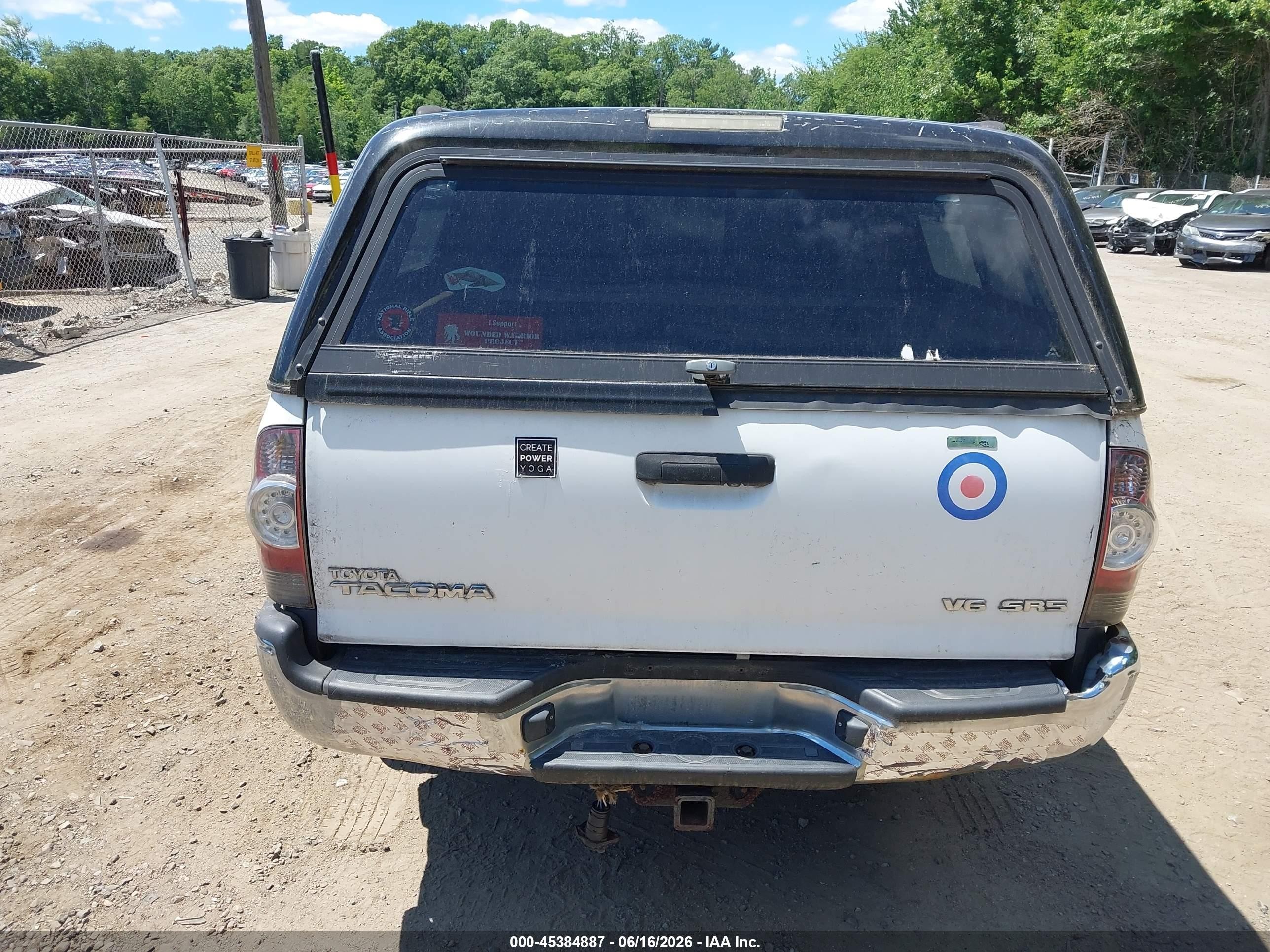 2010 Toyota Tacoma Base V6 White vin: 3TMLU4EN6AM042524