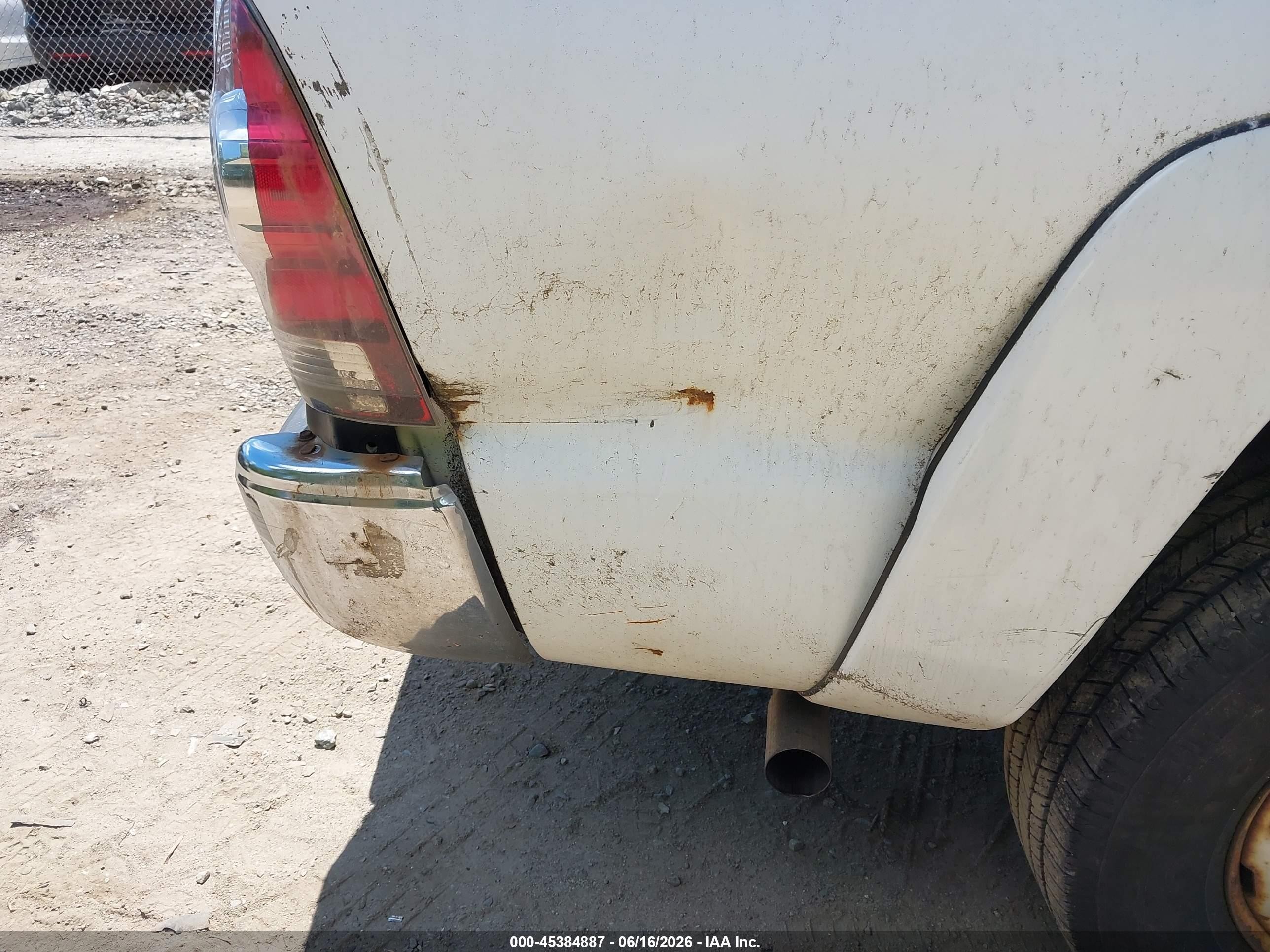 2010 Toyota Tacoma Base V6 White vin: 3TMLU4EN6AM042524