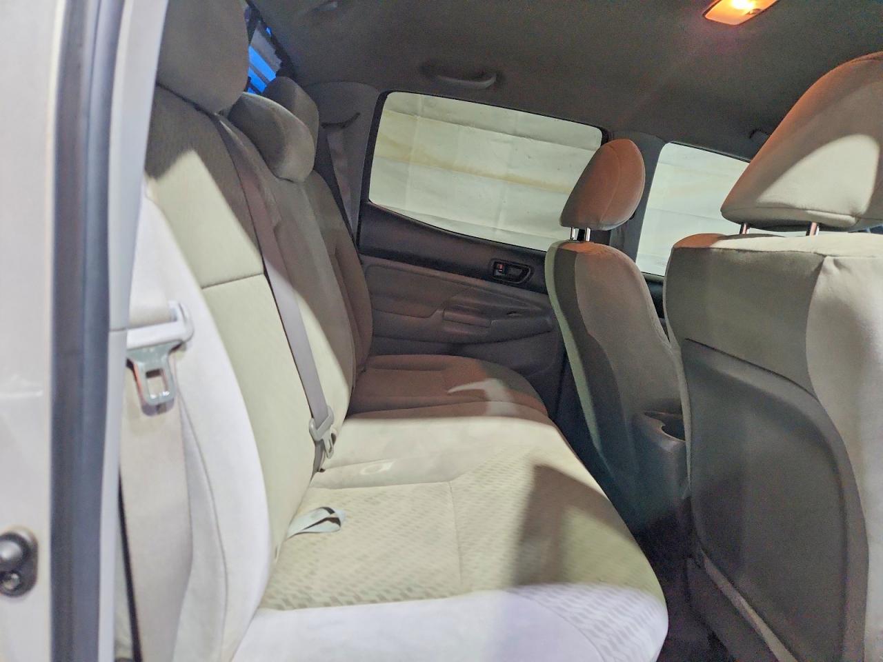 2010 Toyota Tacoma Double Cab Silver vin: 3TMLU4EN6AM054530
