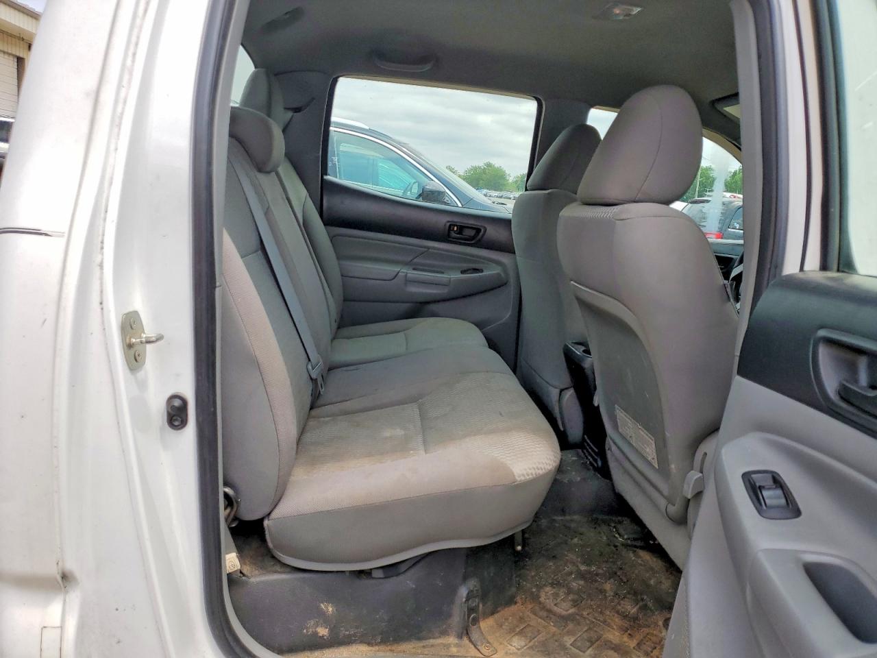 2012 Toyota Tacoma V6 White vin: 3TMLU4EN6CM103020