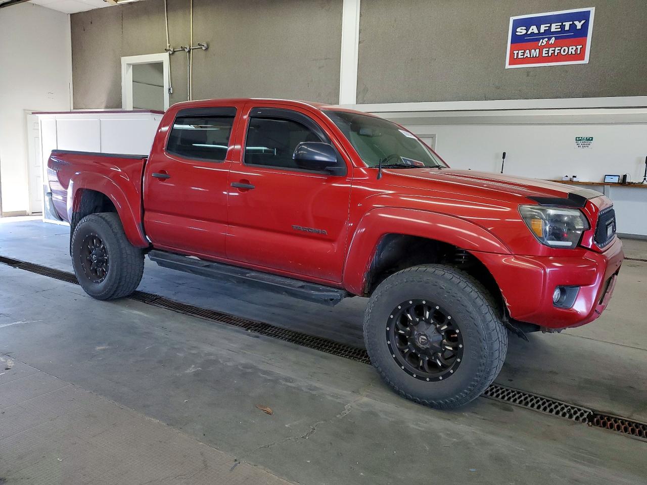 2013 Toyota Tacoma Double Cab Красный vin: 3TMLU4EN6DM122619