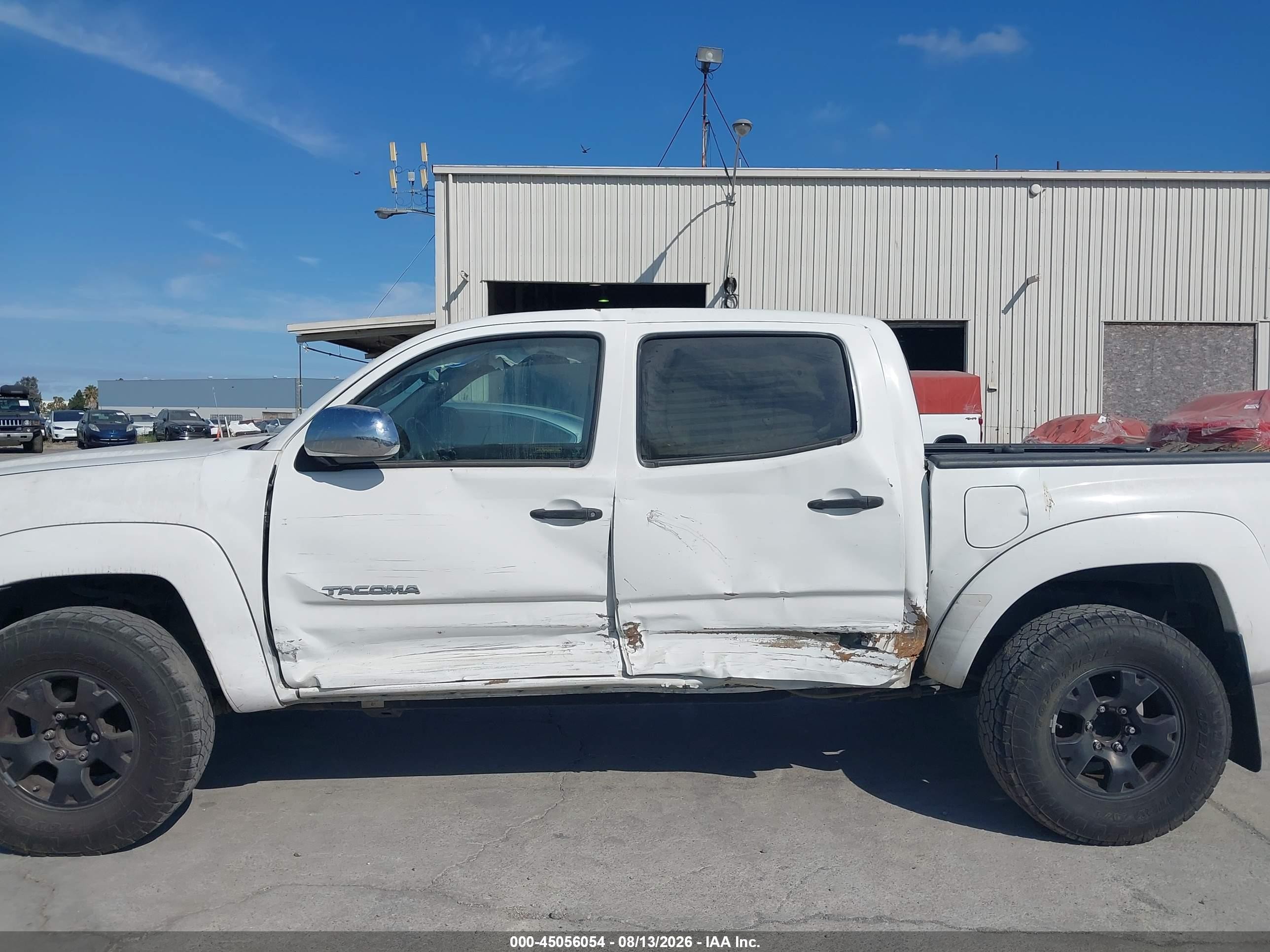 2013 Toyota Tacoma Base V6 Белый vin: 3TMLU4EN6DM126069