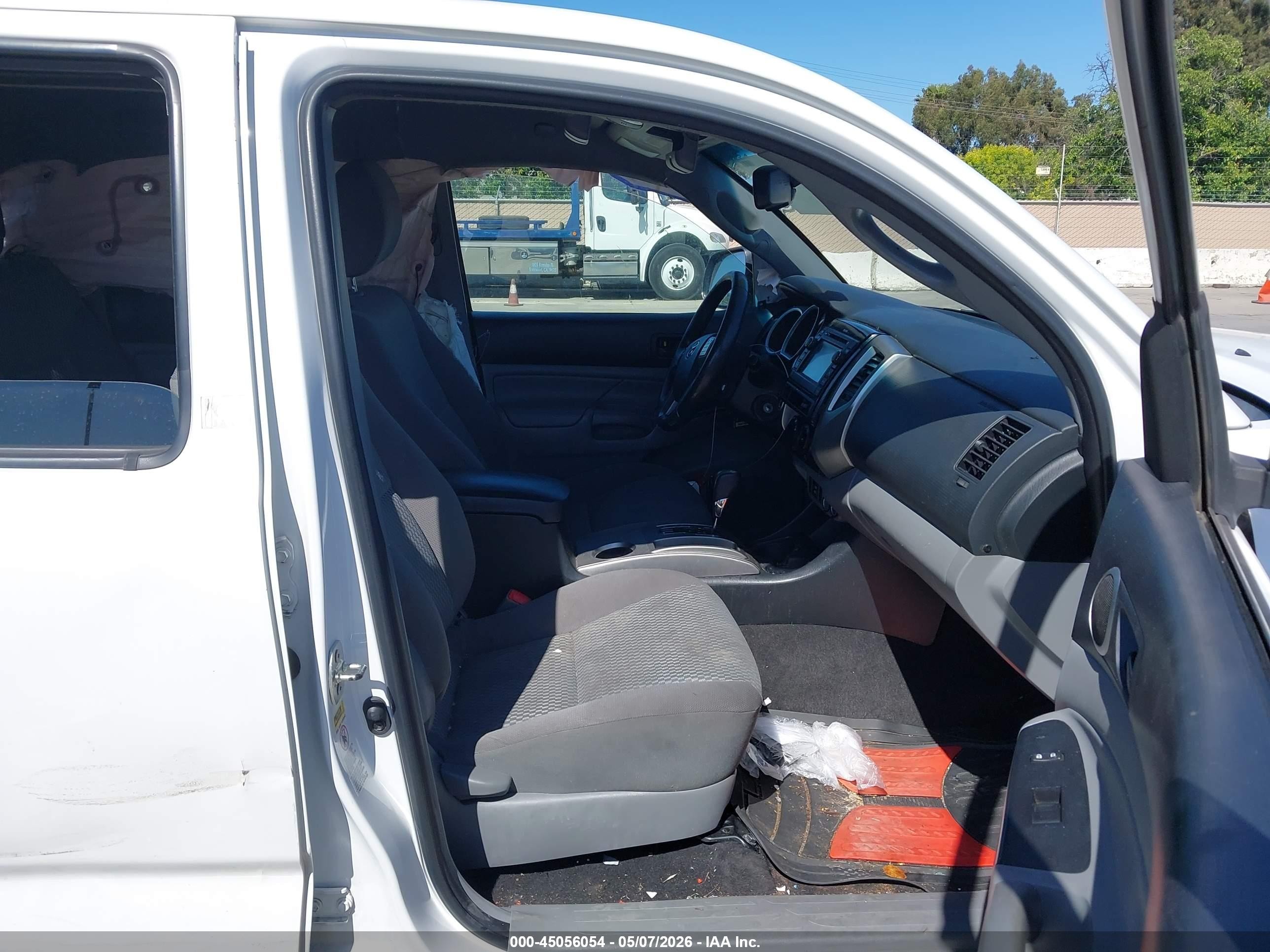 2013 Toyota Tacoma Base V6 Белый vin: 3TMLU4EN6DM126069