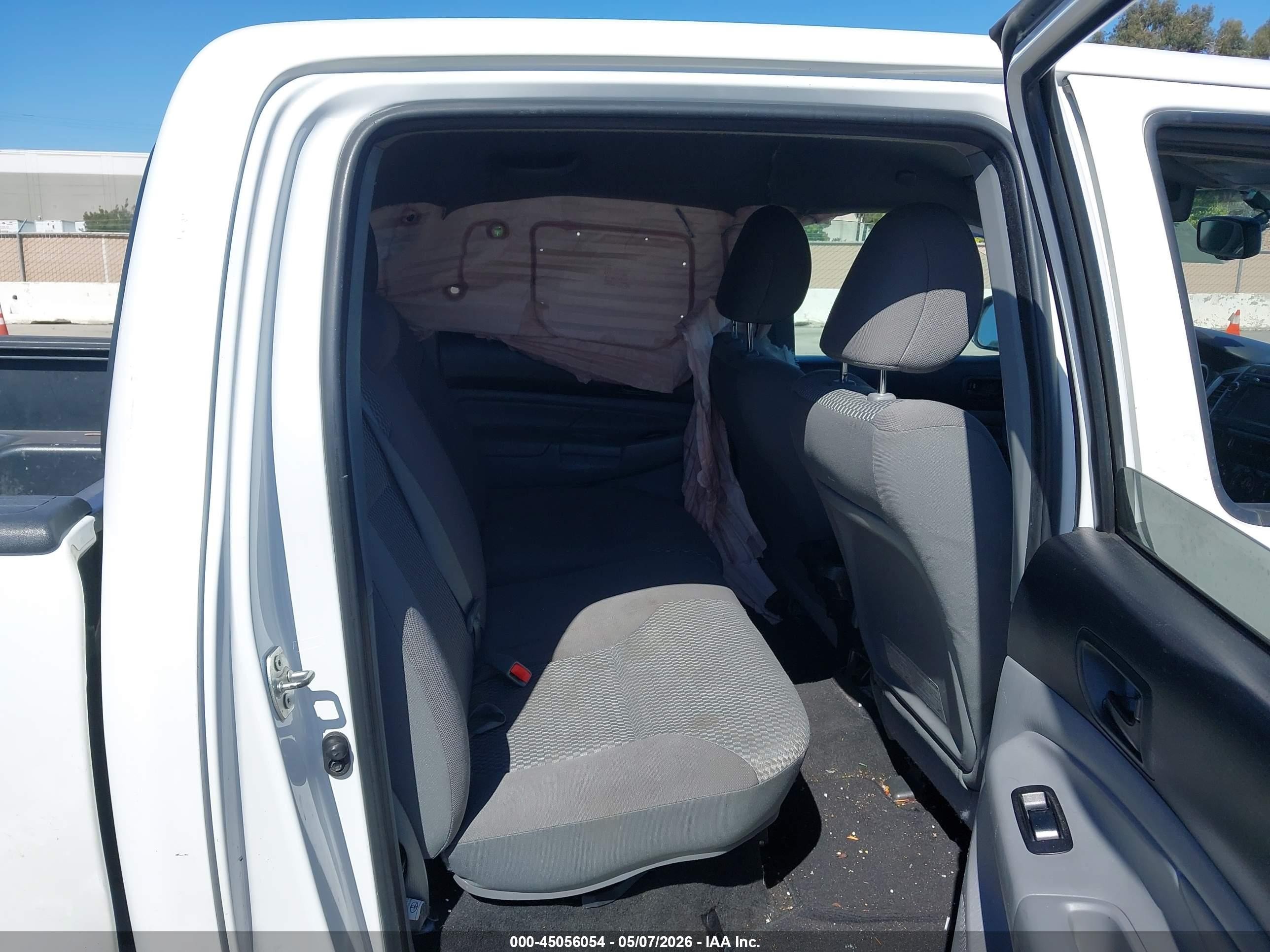2013 Toyota Tacoma Base V6 Белый vin: 3TMLU4EN6DM126069
