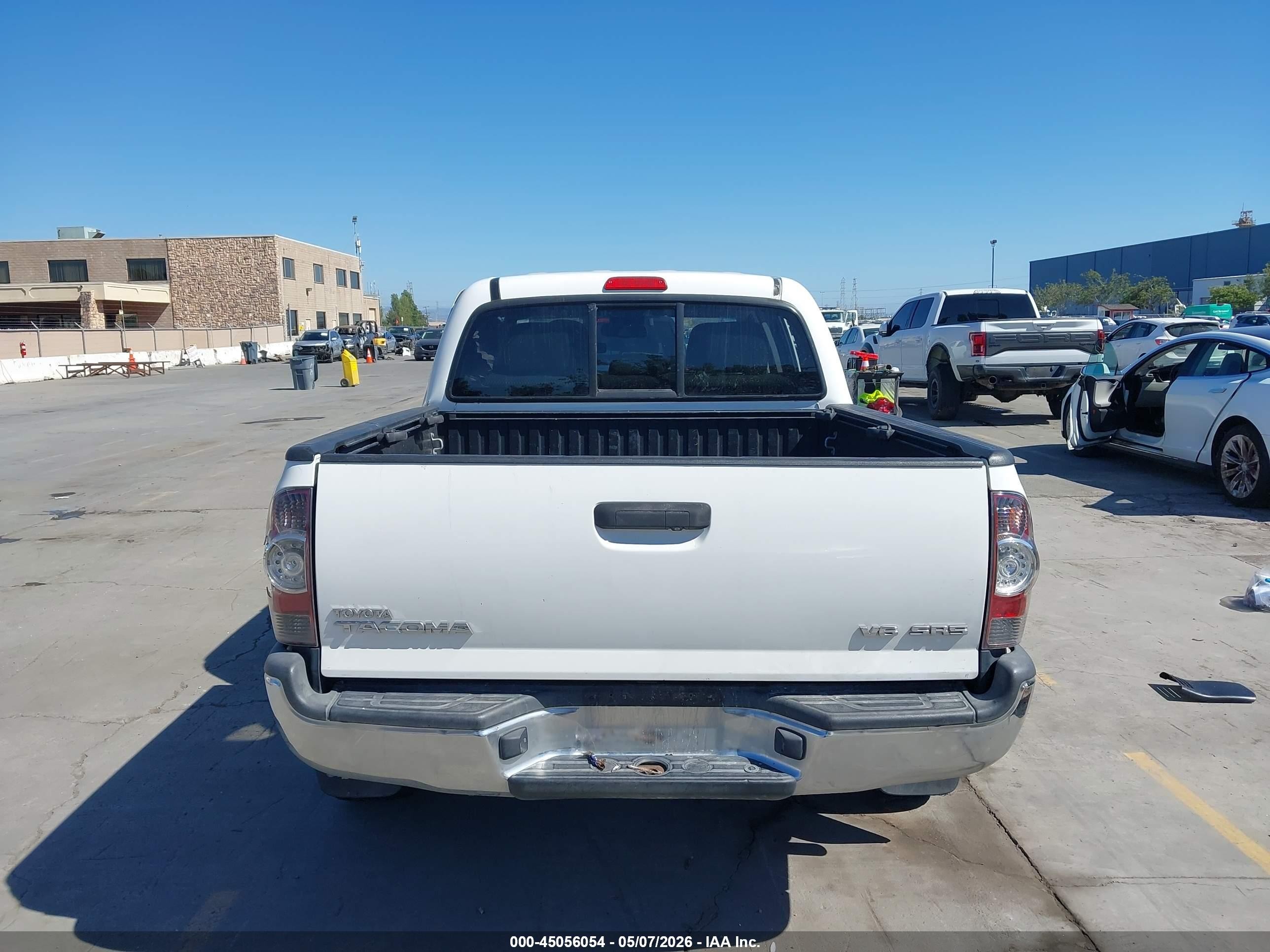 2013 Toyota Tacoma Base V6 Белый vin: 3TMLU4EN6DM126069