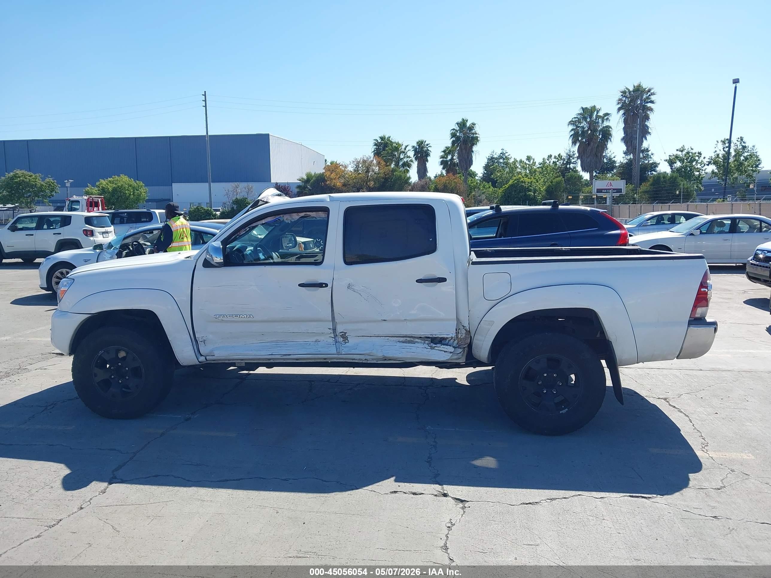 2013 Toyota Tacoma Base V6 Белый vin: 3TMLU4EN6DM126069
